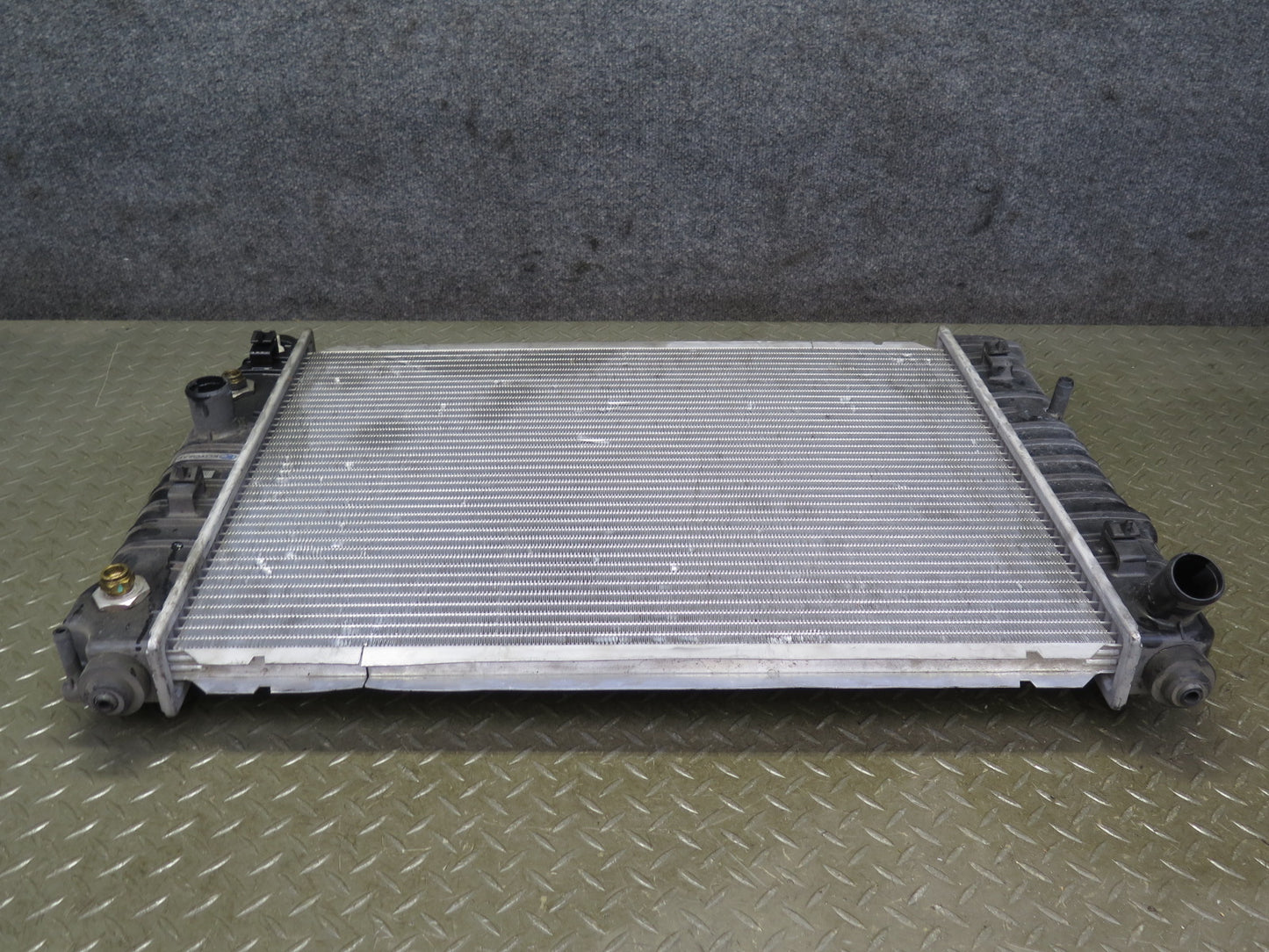 2004-2009 Cadillac XLR 4.6L V8 Engine Motor Coolant Radiator