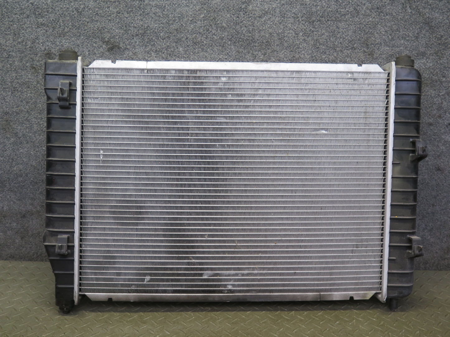 2004-2009 Cadillac XLR 4.6L V8 Engine Motor Coolant Radiator