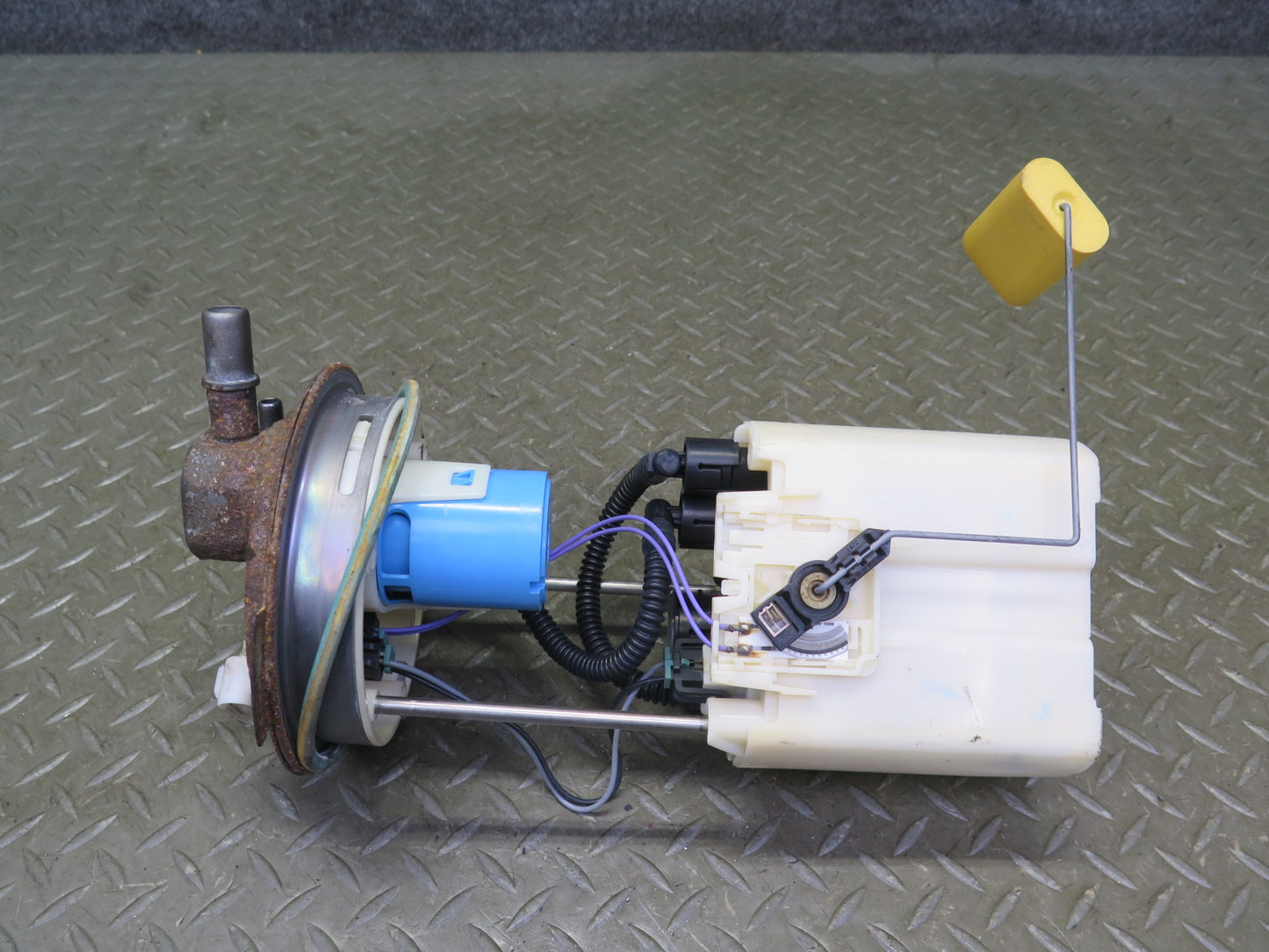 2005-2007 Hummer H2 Fuel Pump Level Sensor Sending Unit Assembly