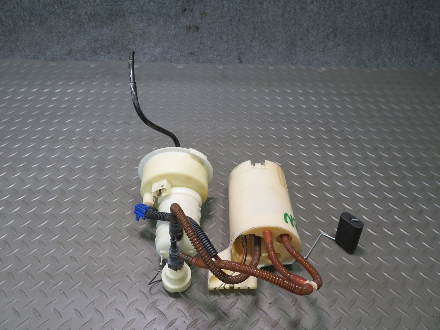 06-08 BMW E85 Z4 3.0L N52 Fuel Pump Level Sensor Sending Unit Set OEM