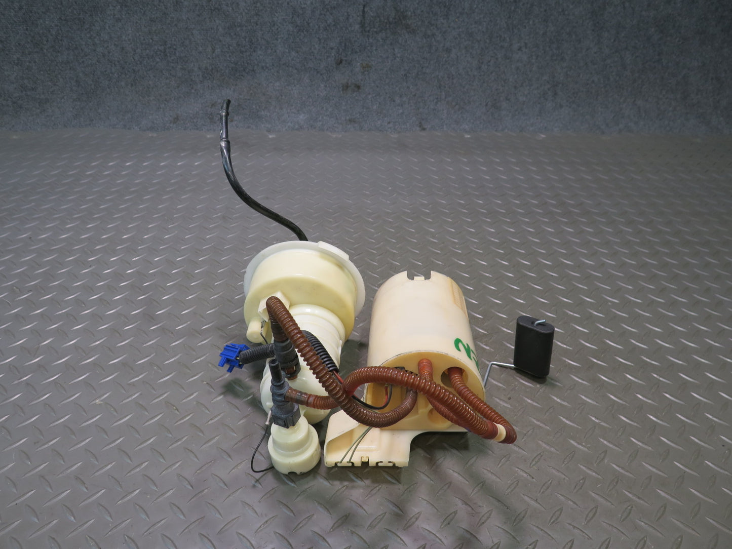 06-08 BMW E85 Z4 3.0L N52 Fuel Pump Level Sensor Sending Unit Set OEM