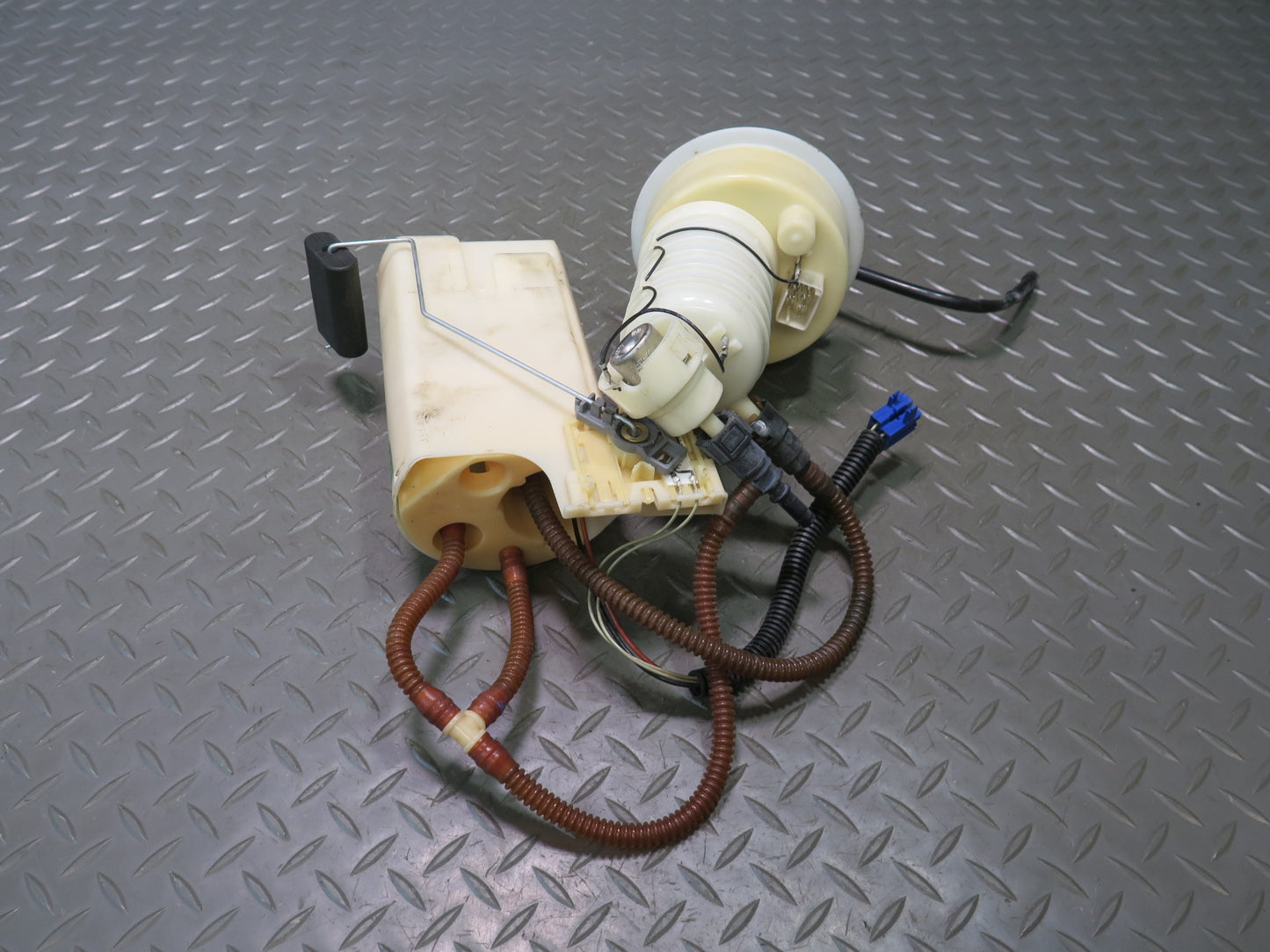 06-08 BMW E85 Z4 3.0L N52 Fuel Pump Level Sensor Sending Unit Set OEM