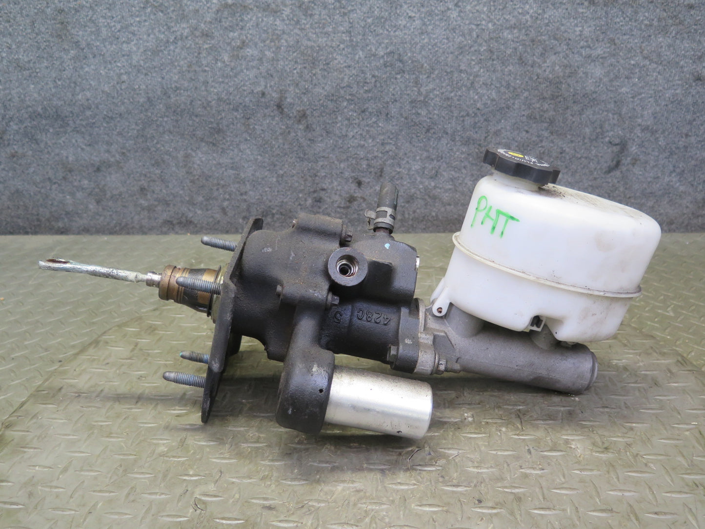 2003-2007 Hummer H2 Brake Master Cylinder Booster Fluid Reservoir Assembly