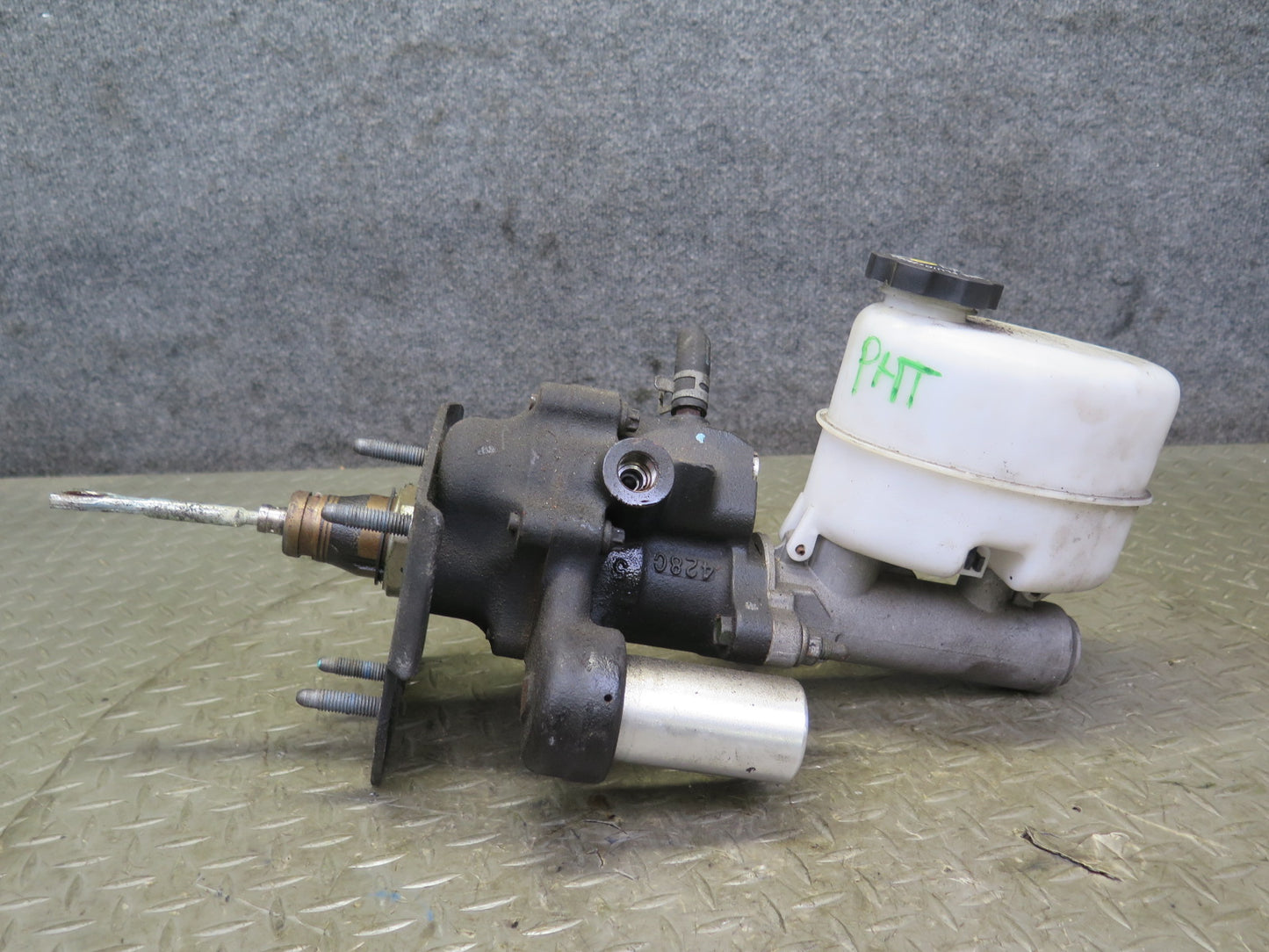 2003-2007 Hummer H2 Brake Master Cylinder Booster Fluid Reservoir Assembly