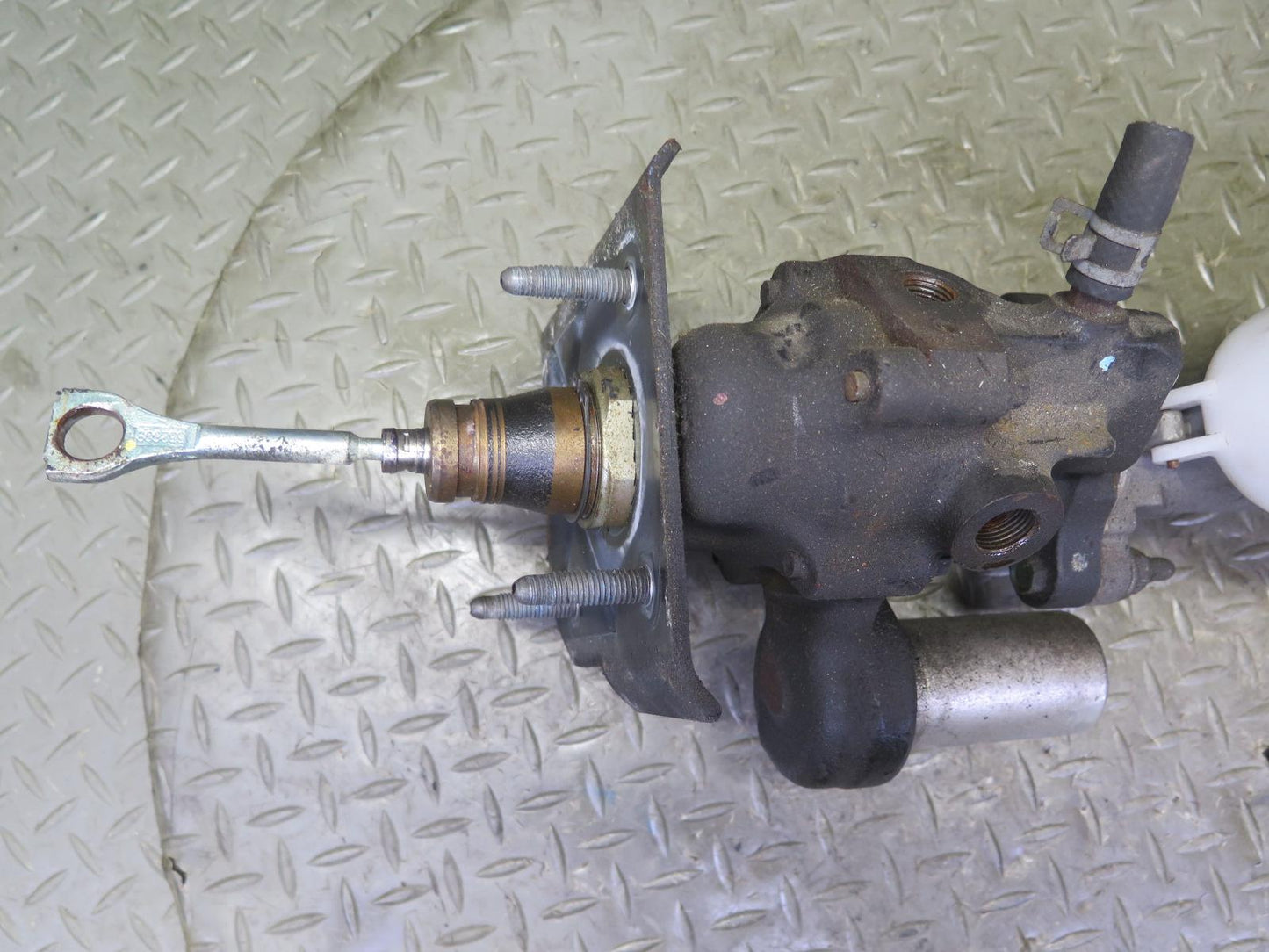 2003-2007 Hummer H2 Brake Master Cylinder Booster Fluid Reservoir Assembly