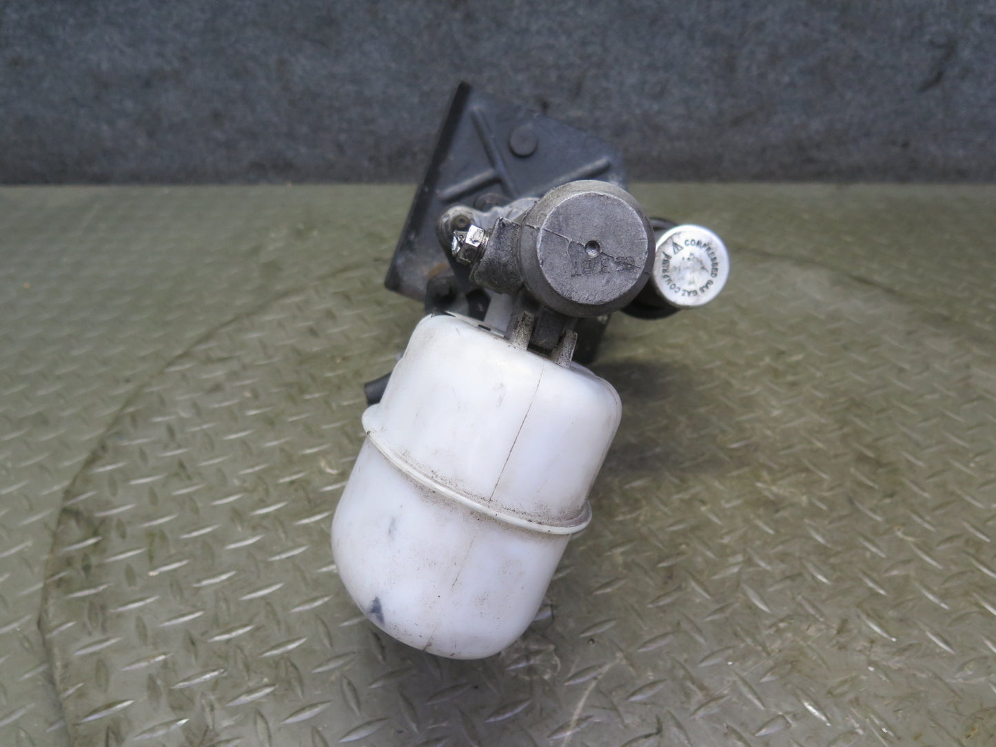 2003-2007 Hummer H2 Brake Master Cylinder Booster Fluid Reservoir Assembly