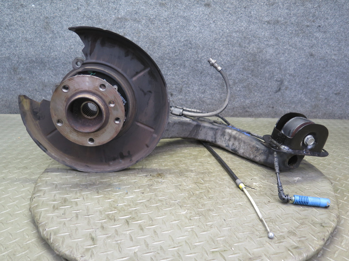 03-08 BMW E85 Z4 RWD Rear Right Spindle Knuckle Trailing Arm Hub Bearing OEM