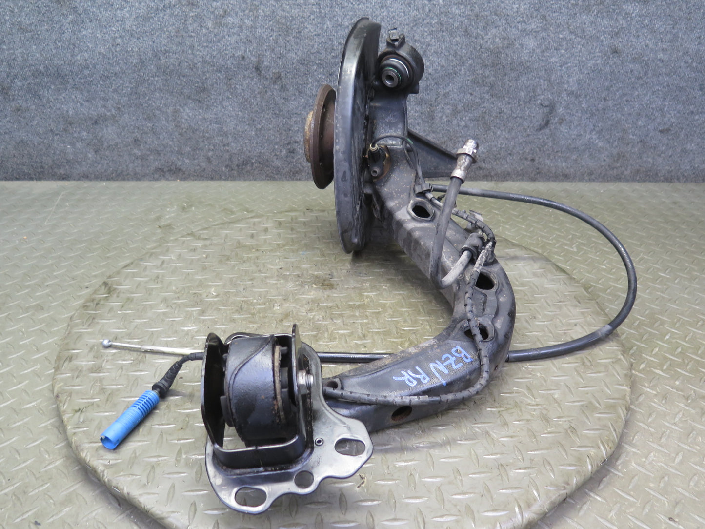 03-08 BMW E85 Z4 RWD Rear Right Spindle Knuckle Trailing Arm Hub Bearing OEM