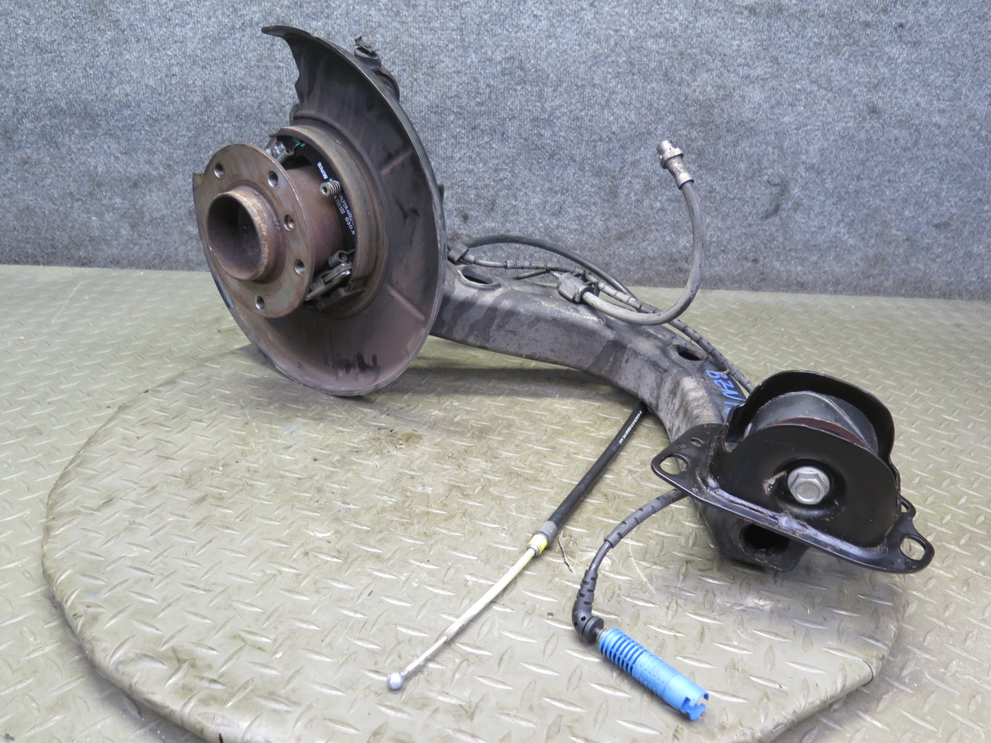 03-08 BMW E85 Z4 RWD Rear Right Spindle Knuckle Trailing Arm Hub Bearing OEM