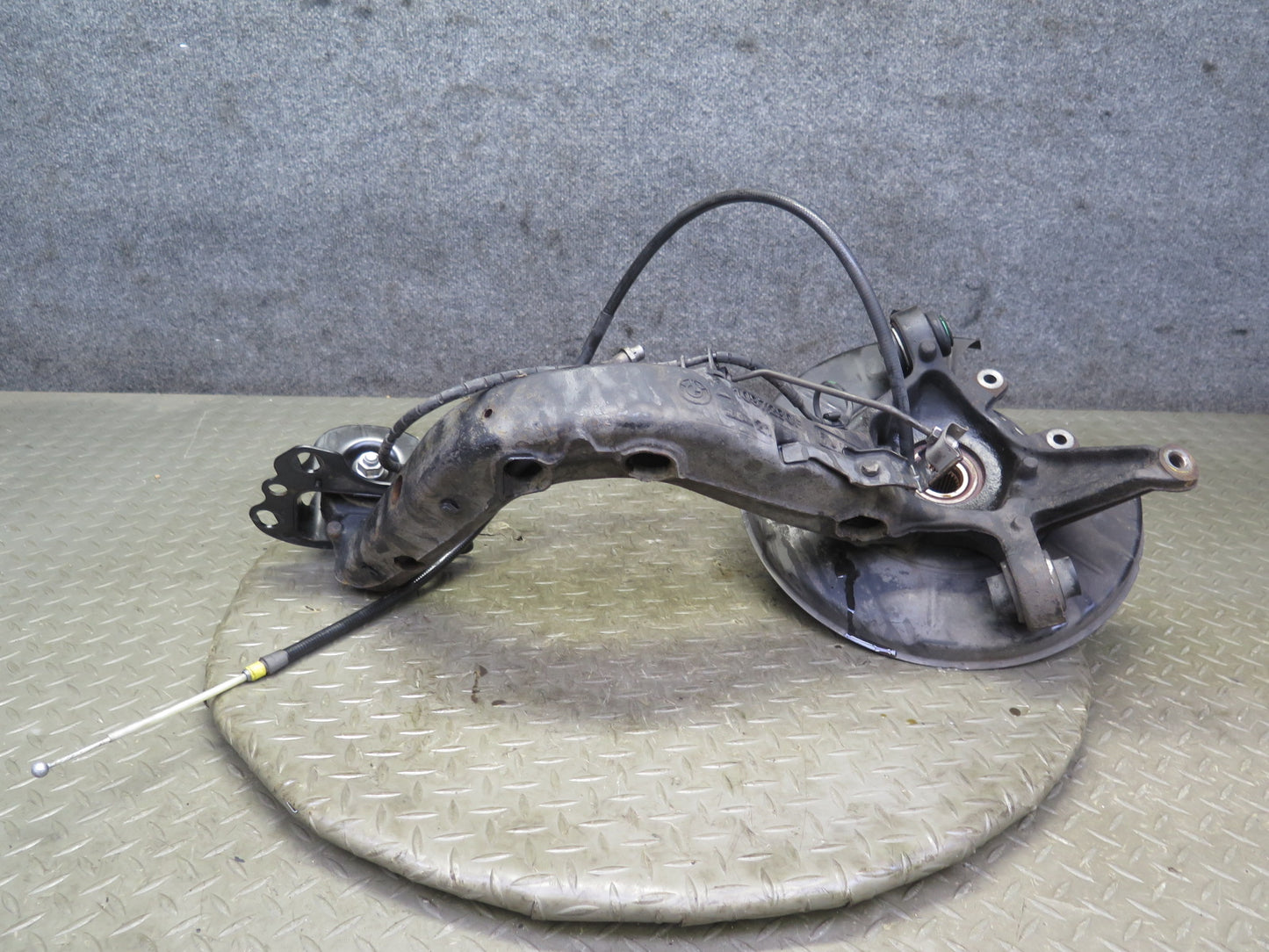 03-08 BMW E85 Z4 RWD Rear Right Spindle Knuckle Trailing Arm Hub Bearing OEM