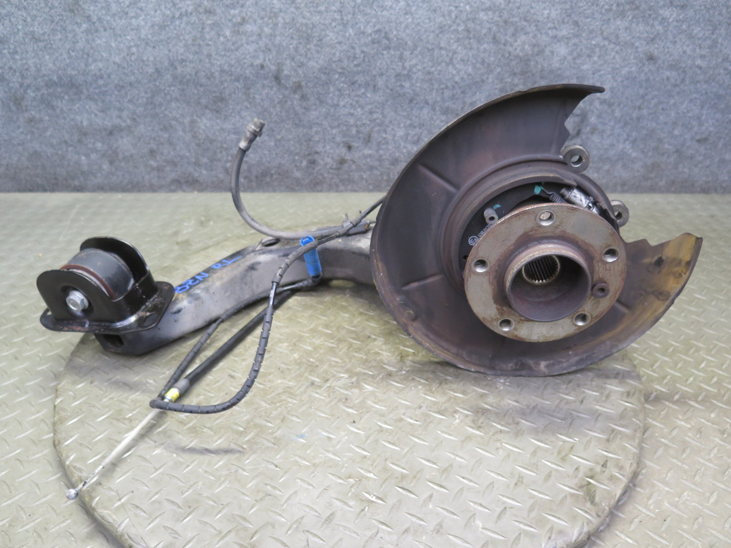 03-08 BMW E85 Z4 RWD Rear Left Spindle Knuckle Trailing Arm Hub Bearing OEM