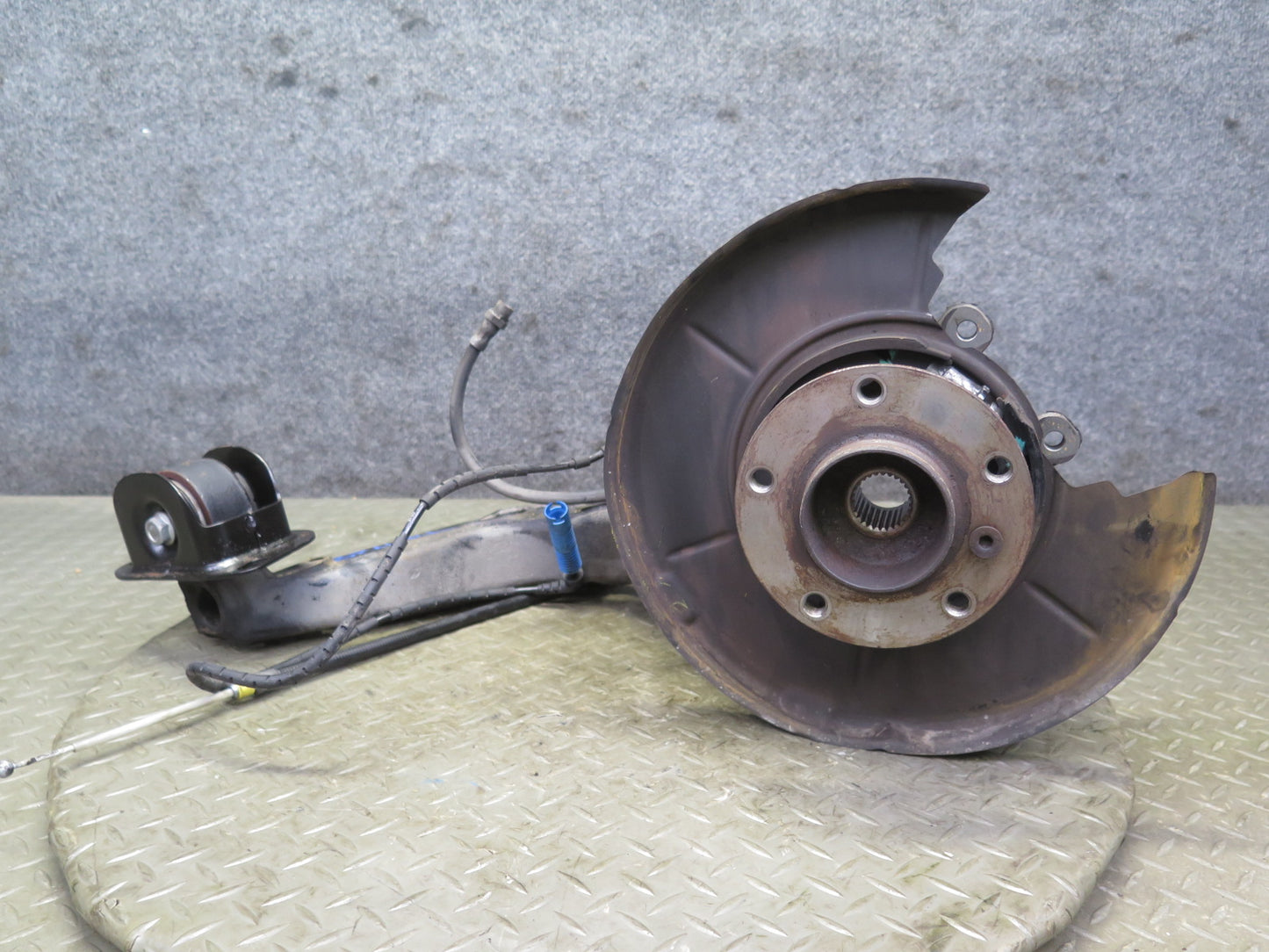 03-08 BMW E85 Z4 RWD Rear Left Spindle Knuckle Trailing Arm Hub Bearing OEM