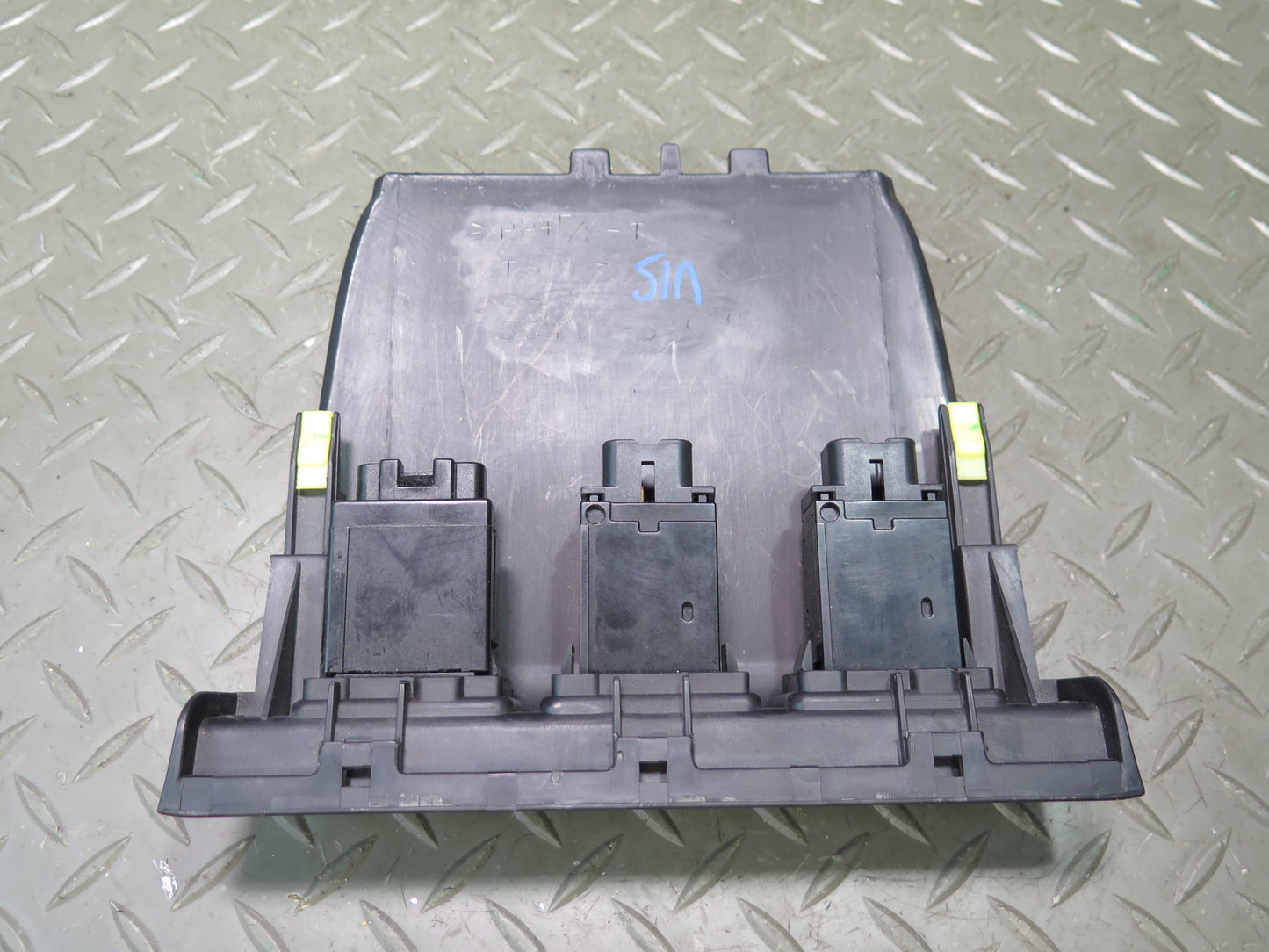 04-05 Lexus JCE10L IS300 MT Heated Seat Heater Traction Control Switch Panel OEM