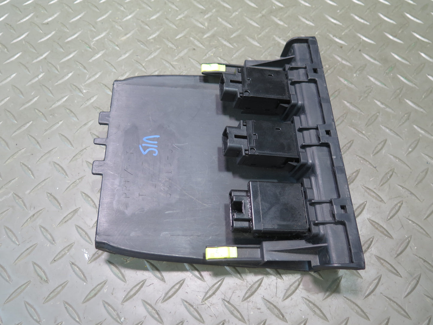 04-05 Lexus JCE10L IS300 MT Heated Seat Heater Traction Control Switch Panel OEM