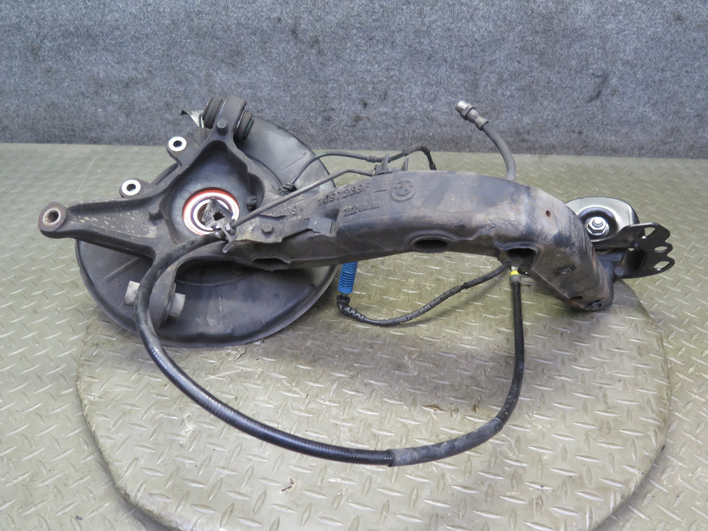 03-08 BMW E85 Z4 RWD Rear Left Spindle Knuckle Trailing Arm Hub Bearing OEM