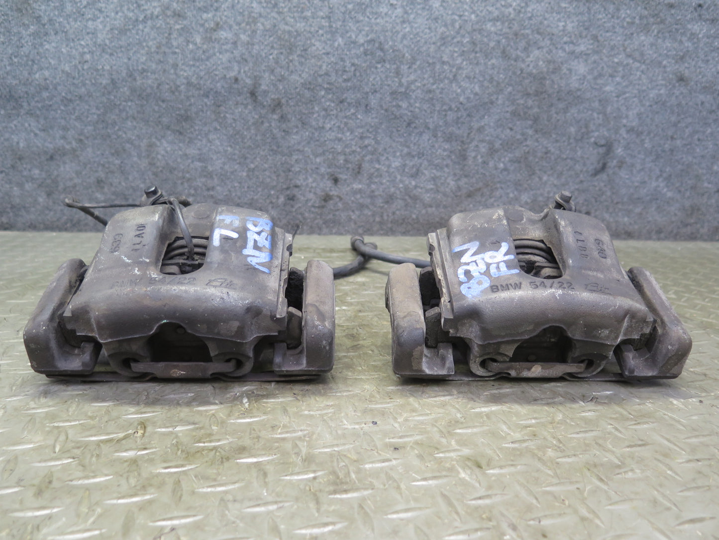 03-08 BMW E85 Z4 3.0L RWD Set of 2 Front Left & Right Brake Caliper OEM