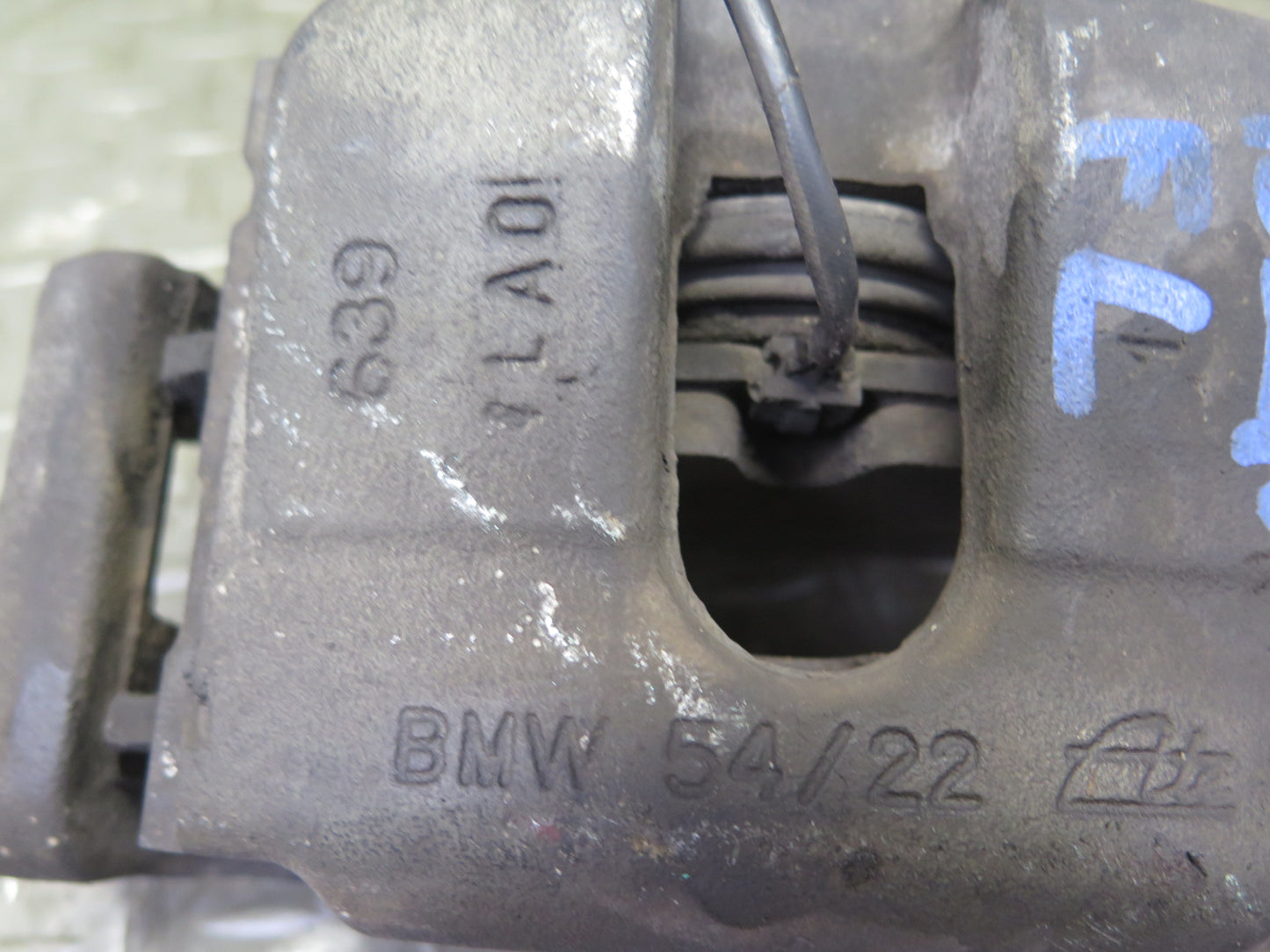 03-08 BMW E85 Z4 3.0L RWD Set of 2 Front Left & Right Brake Caliper OEM