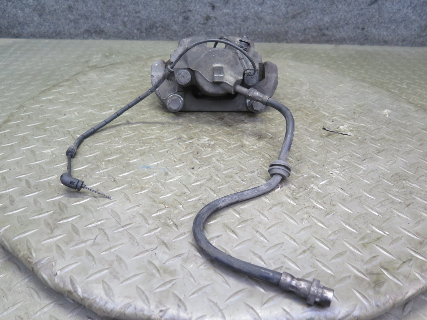 03-08 BMW E85 Z4 3.0L RWD Set of 2 Front Left & Right Brake Caliper OEM