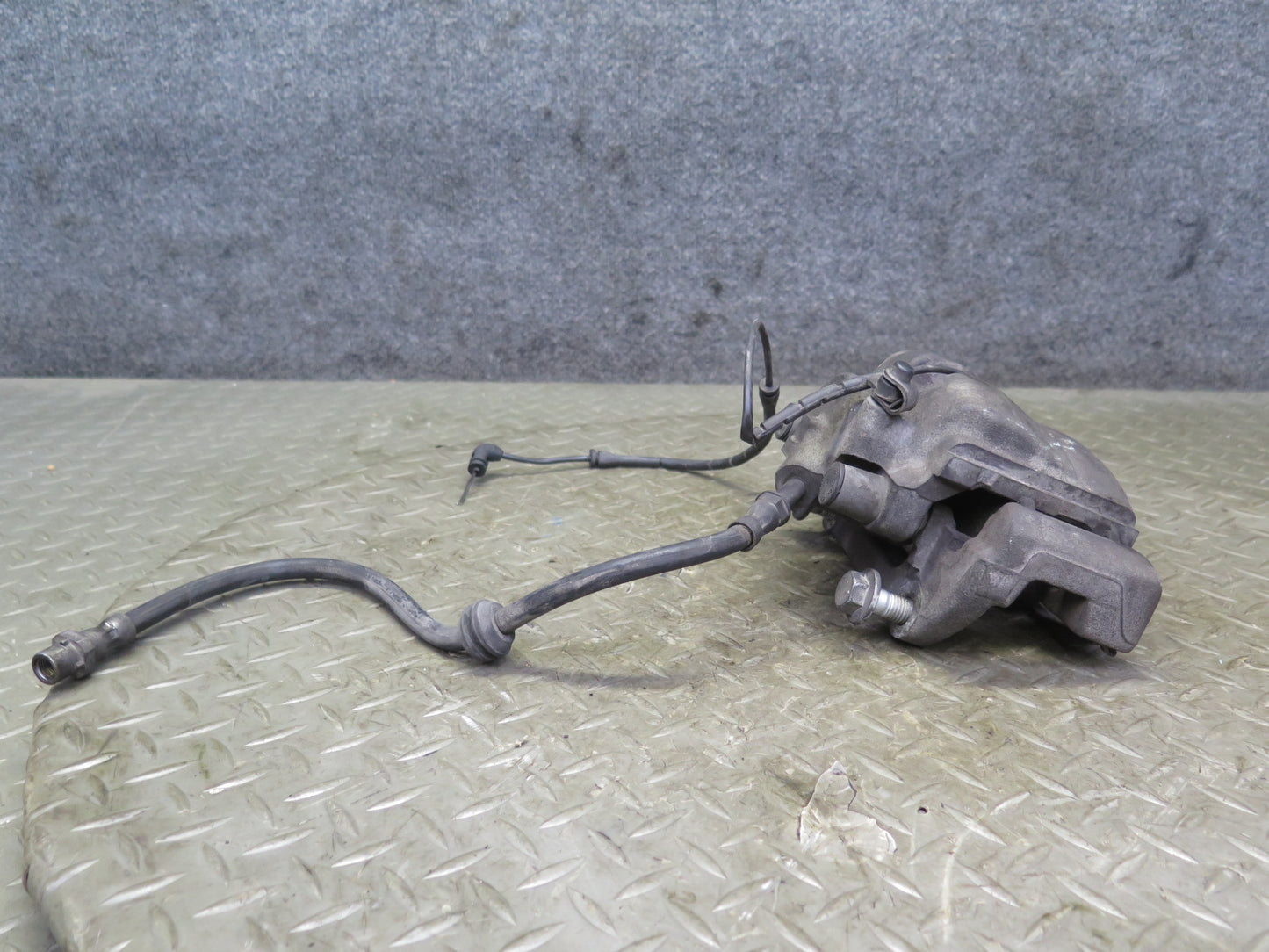 03-08 BMW E85 Z4 3.0L RWD Set of 2 Front Left & Right Brake Caliper OEM