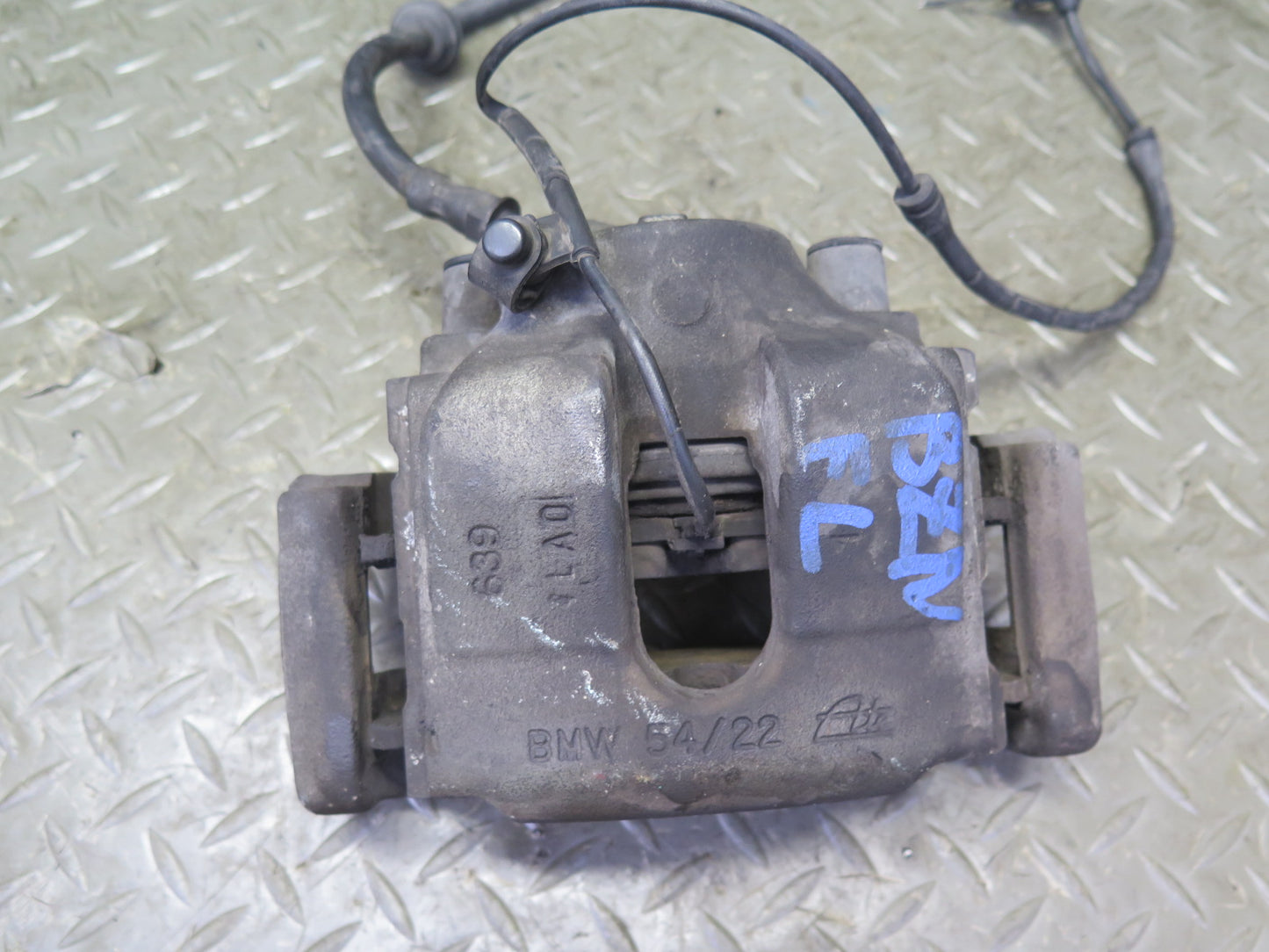 03-08 BMW E85 Z4 3.0L RWD Set of 2 Front Left & Right Brake Caliper OEM