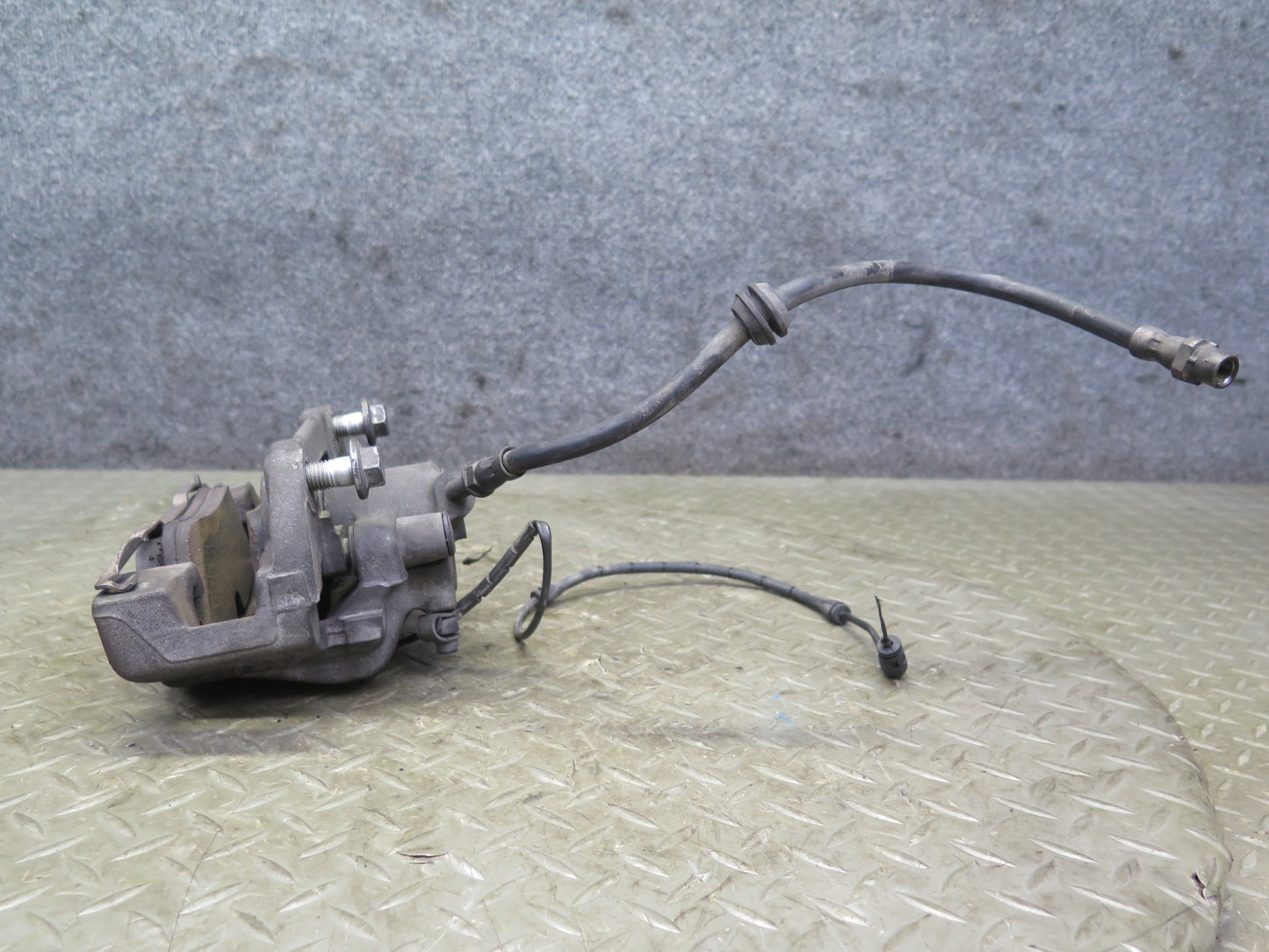 03-08 BMW E85 Z4 3.0L RWD Set of 2 Front Left & Right Brake Caliper OEM