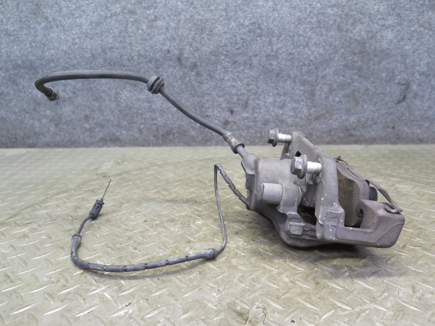 03-08 BMW E85 Z4 3.0L RWD Set of 2 Front Left & Right Brake Caliper OEM