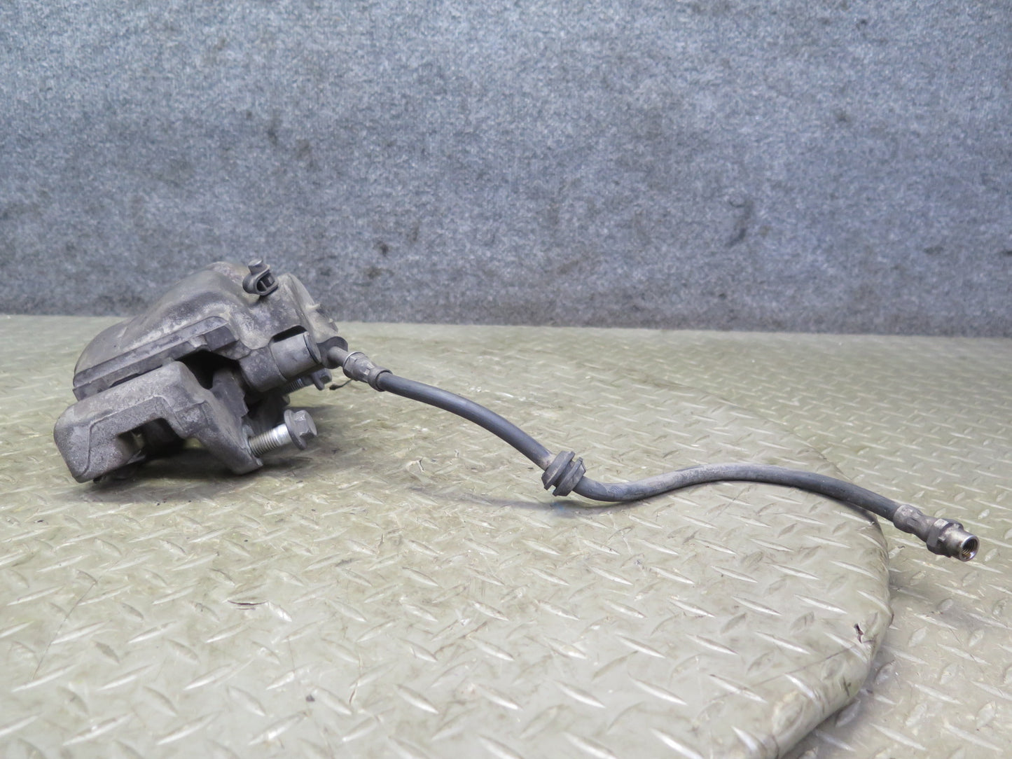 03-08 BMW E85 Z4 3.0L RWD Set of 2 Front Left & Right Brake Caliper OEM