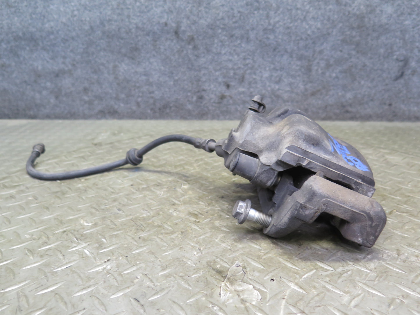 03-08 BMW E85 Z4 3.0L RWD Set of 2 Front Left & Right Brake Caliper OEM