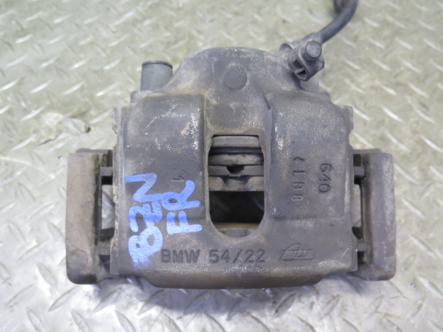 03-08 BMW E85 Z4 3.0L RWD Set of 2 Front Left & Right Brake Caliper OEM