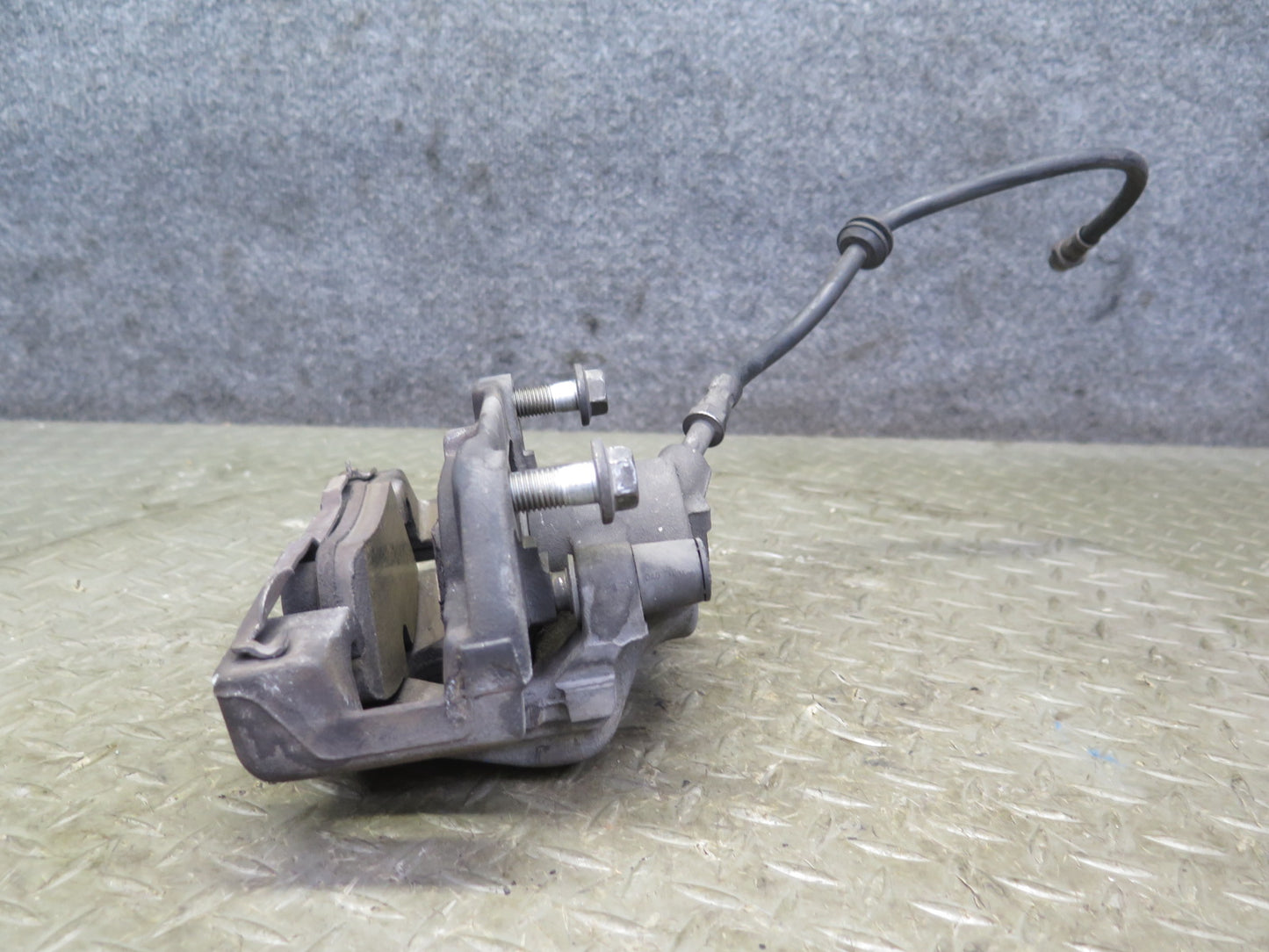 03-08 BMW E85 Z4 3.0L RWD Set of 2 Front Left & Right Brake Caliper OEM