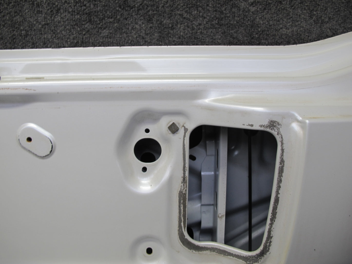 2003 Lexus UZJ100L LX470 Rear Trunk Lid Tailgate Lower Gate Panel White