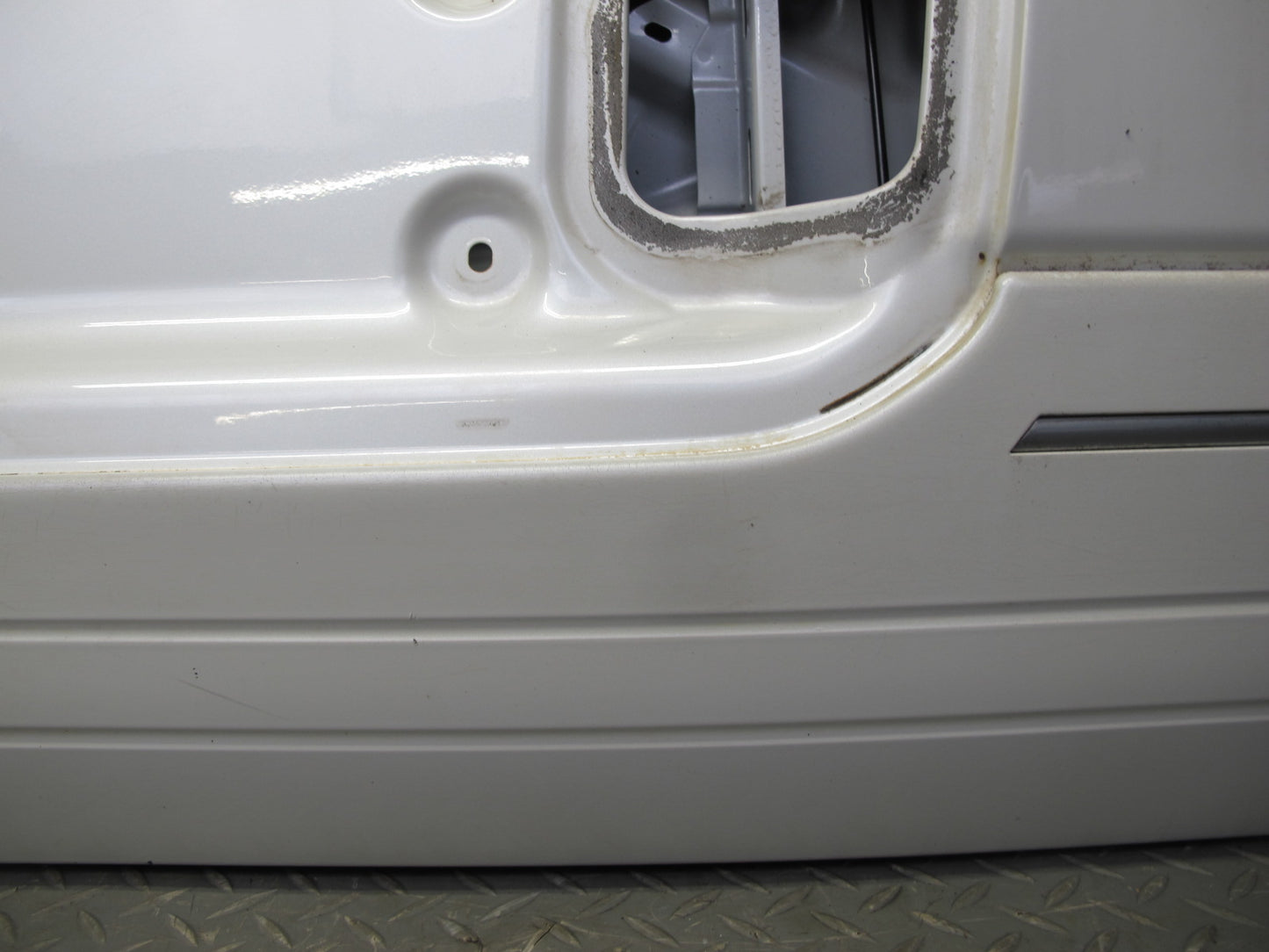 2003 Lexus UZJ100L LX470 Rear Trunk Lid Tailgate Lower Gate Panel White