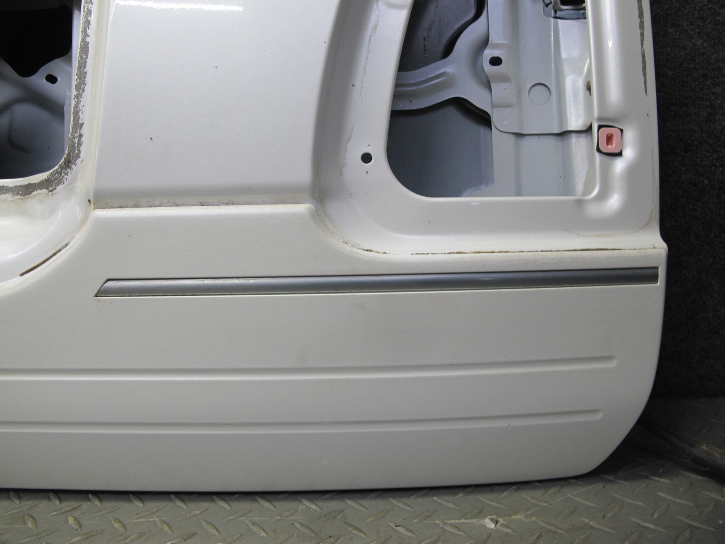 2003 Lexus UZJ100L LX470 Rear Trunk Lid Tailgate Lower Gate Panel White