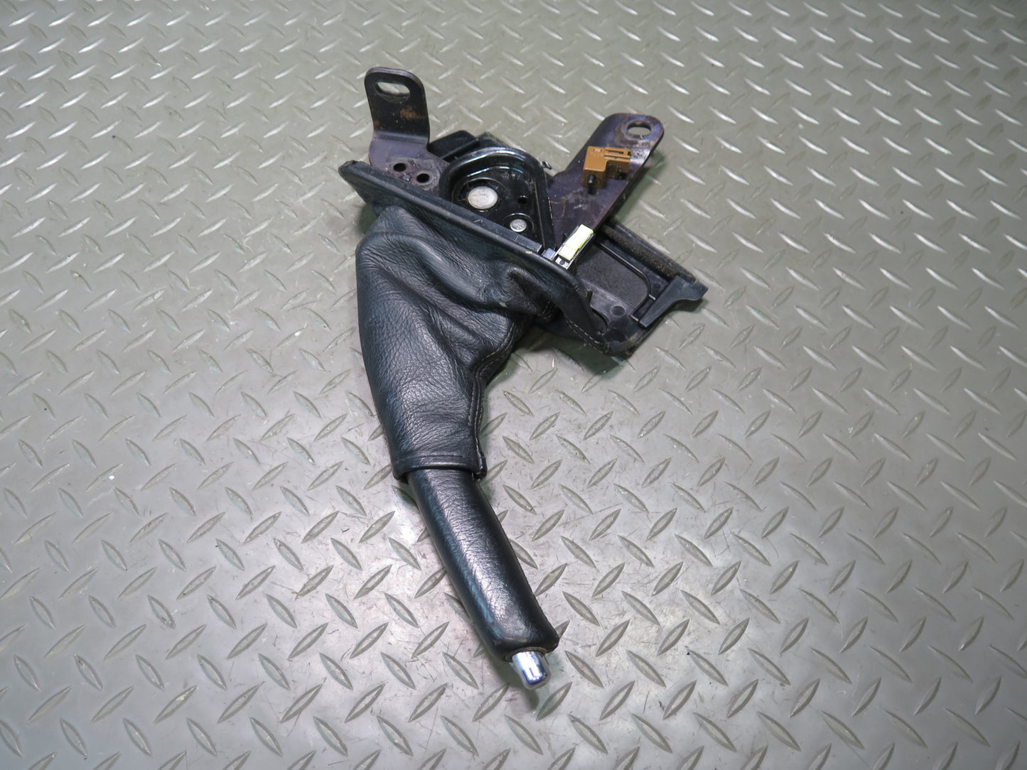 01-05 Lexus JCE10L IS300 Emergency Parking Hand Brake Handle w Boot Cover OEM