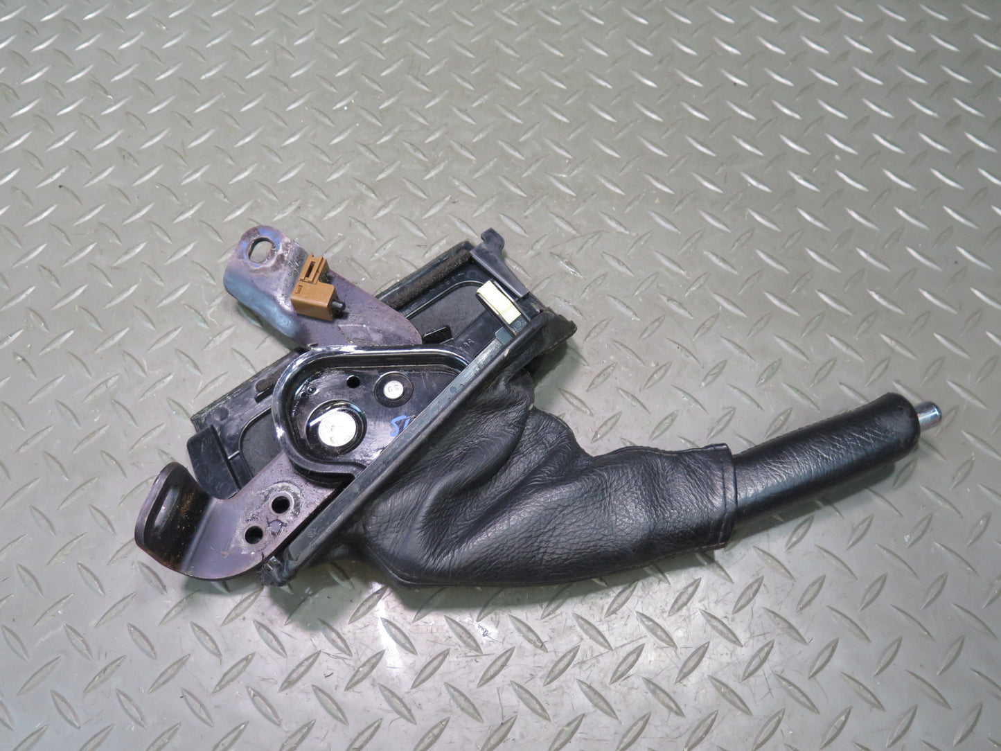 01-05 Lexus JCE10L IS300 Emergency Parking Hand Brake Handle w Boot Cover OEM