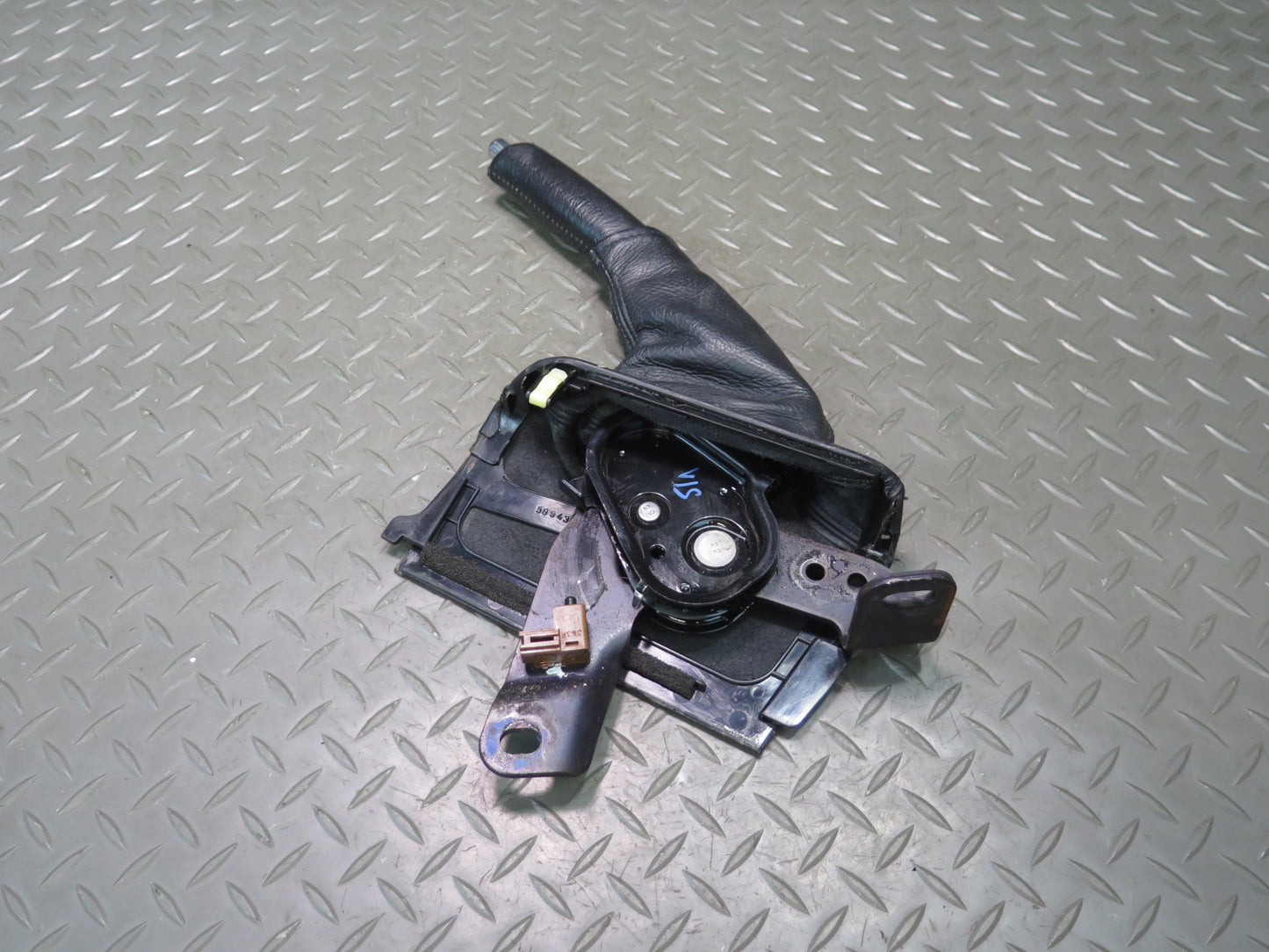 01-05 Lexus JCE10L IS300 Emergency Parking Hand Brake Handle w Boot Cover OEM