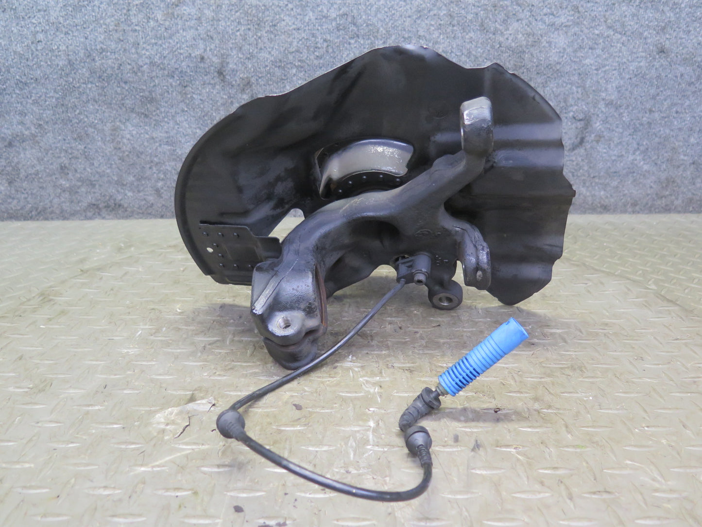 03-08 BMW E85 Z4 RWD Front Left Spindle Knuckle Wheel Hub Bearing OEM