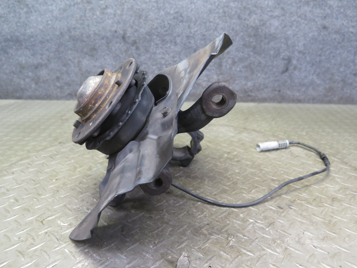 2001-2006 BMW E46 M3 Front Right Spindle Knuckle Wheel Hub Bearing