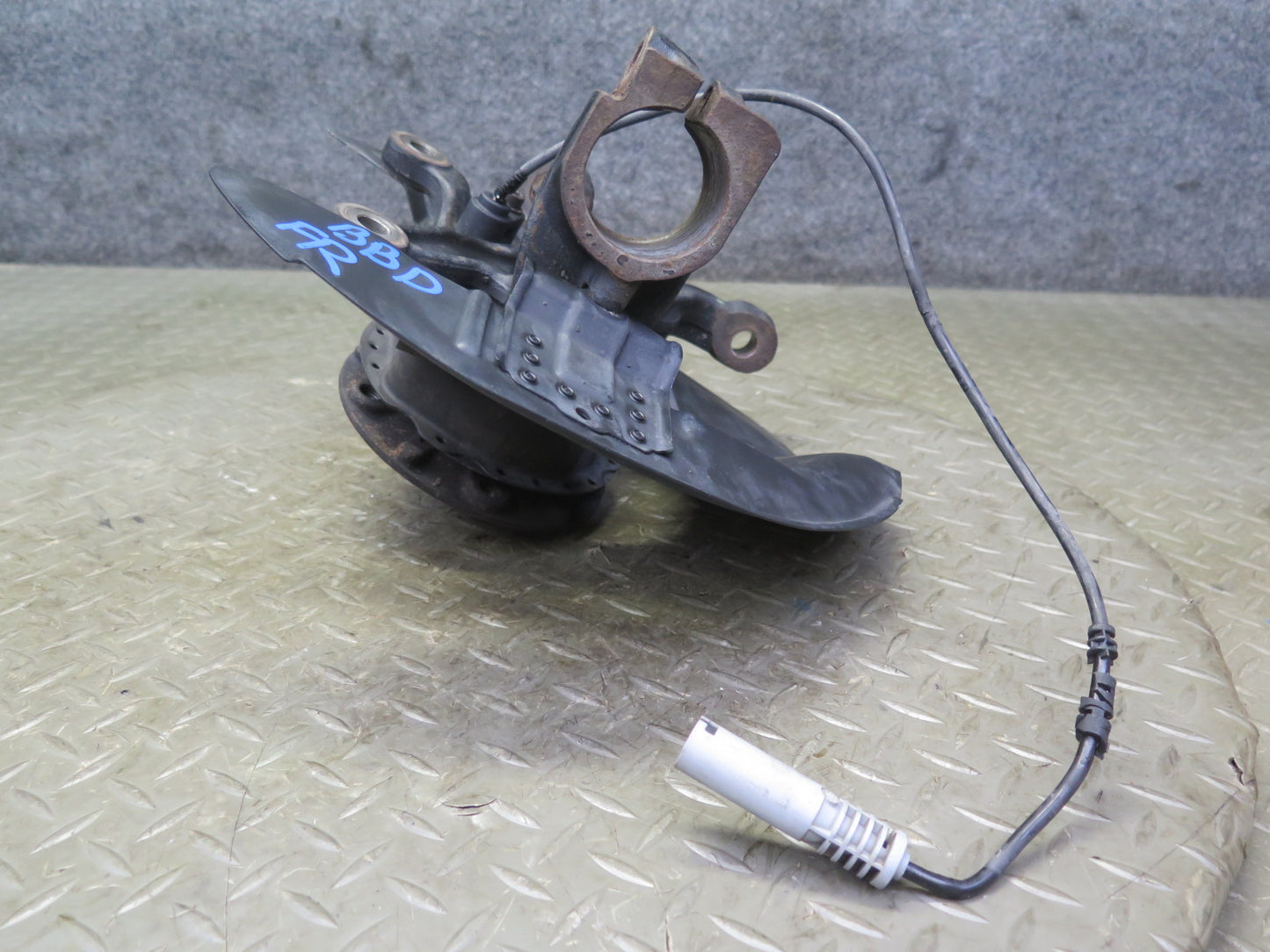 2001-2006 BMW E46 M3 Front Right Spindle Knuckle Wheel Hub Bearing