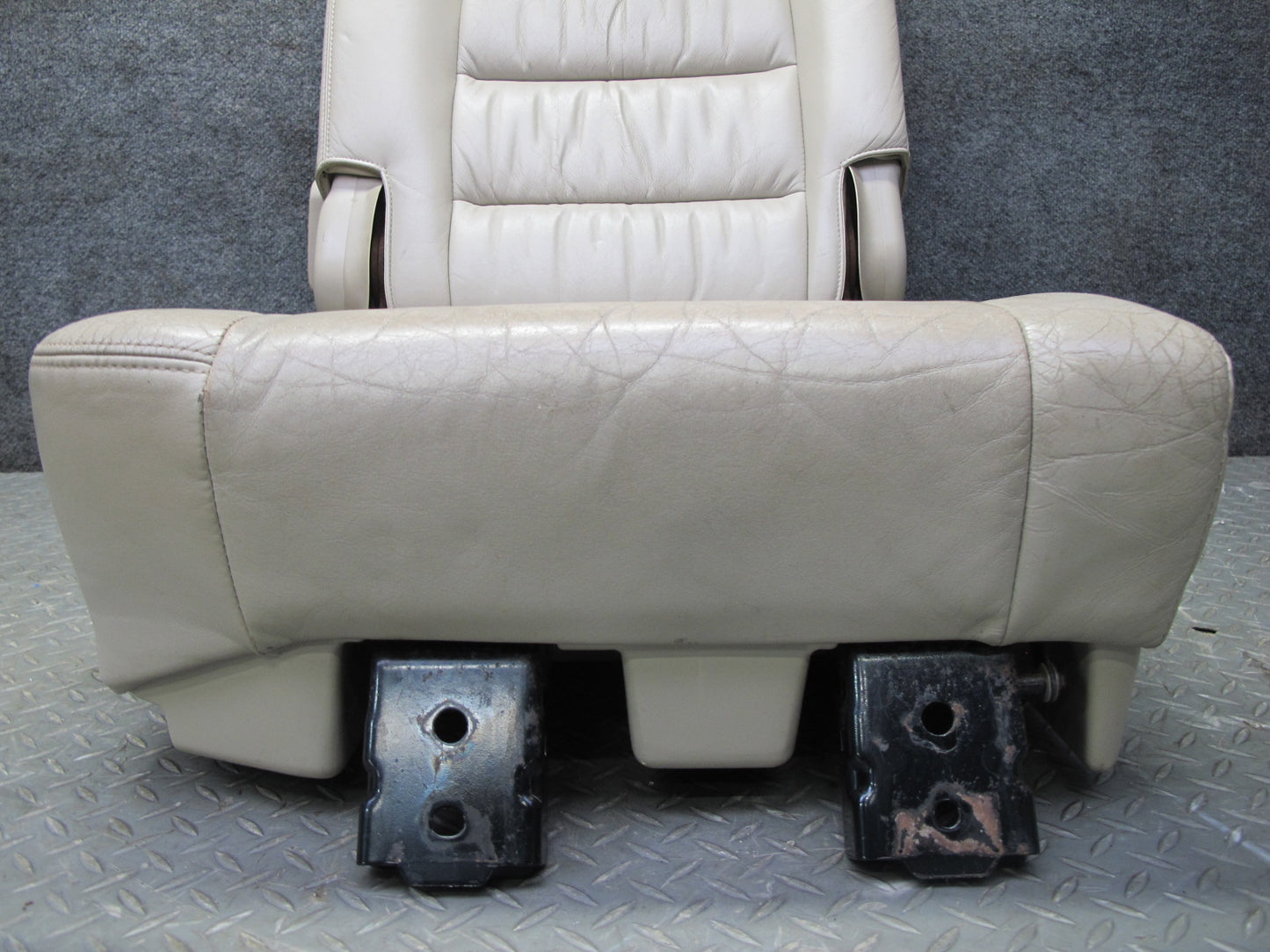 2003-2005 Lexus UZJ100L LX470 Rear Right Second 2ND ROW Leather Seat