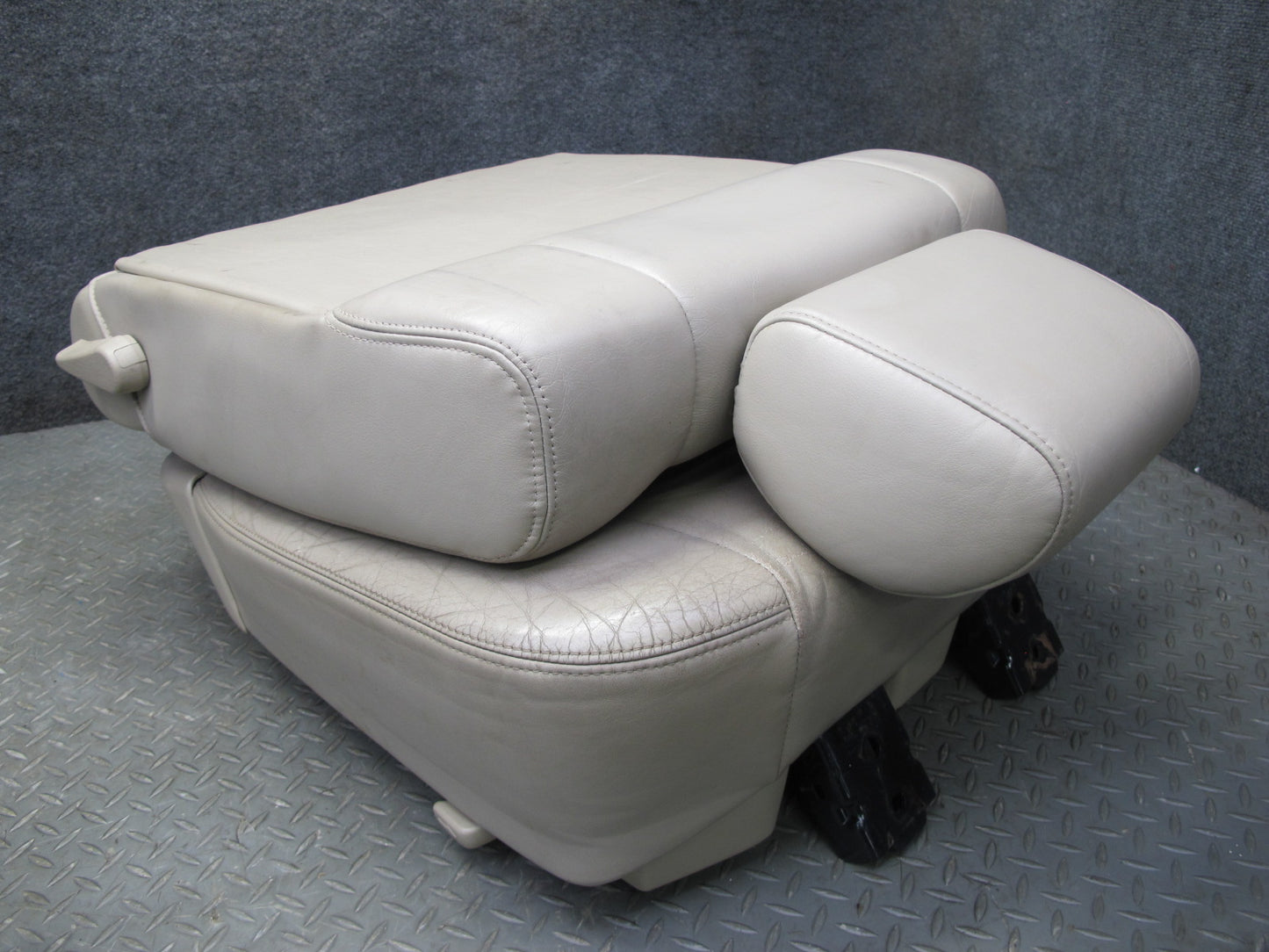 2003-2005 Lexus UZJ100L LX470 Rear Right Second 2ND ROW Leather Seat