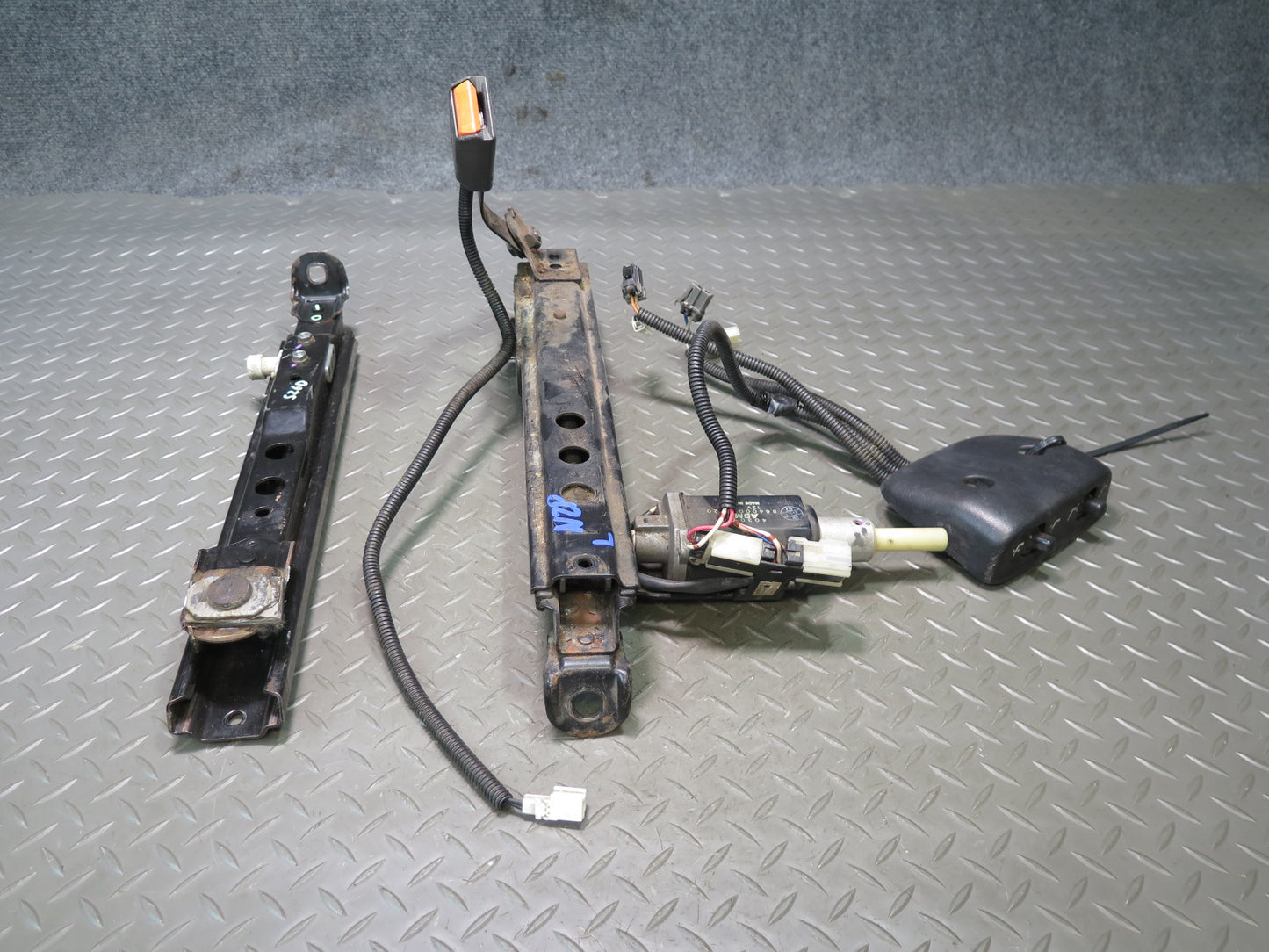 90-96 Nissan 300ZX Z32 2+2 Set of 2 Front Left Seat Track Adjuster w Swithes OEM