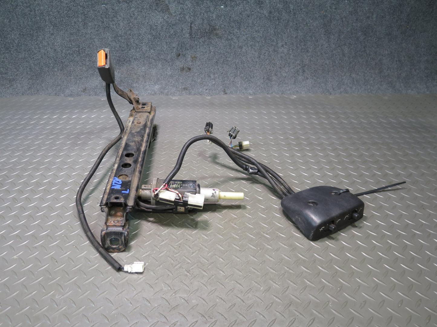 90-96 Nissan 300ZX Z32 2+2 Set of 2 Front Left Seat Track Adjuster w Swithes OEM