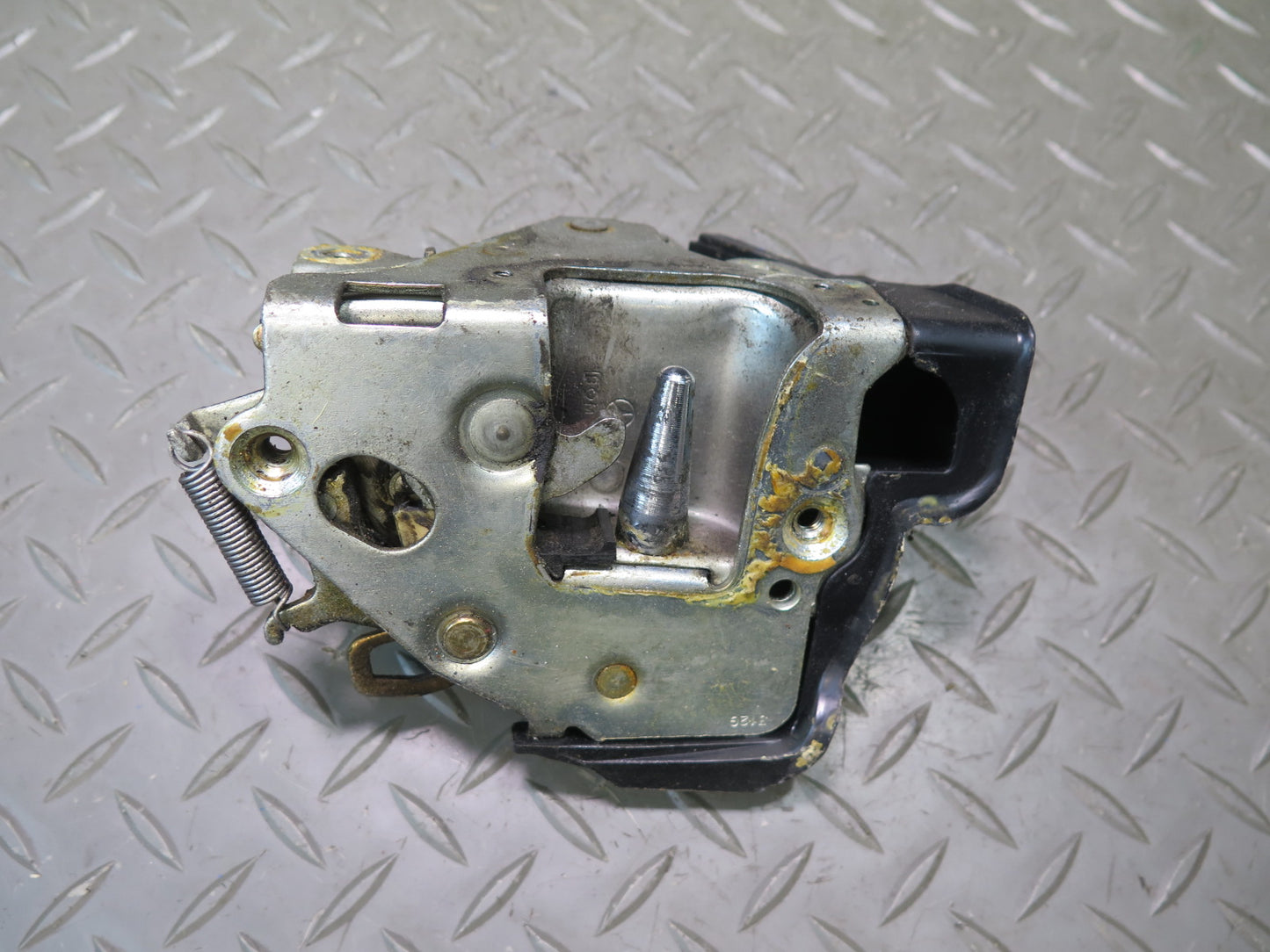 74-85 Mercedes W123 240D 300D Rear Right Door Lock Latch Actuator OEM
