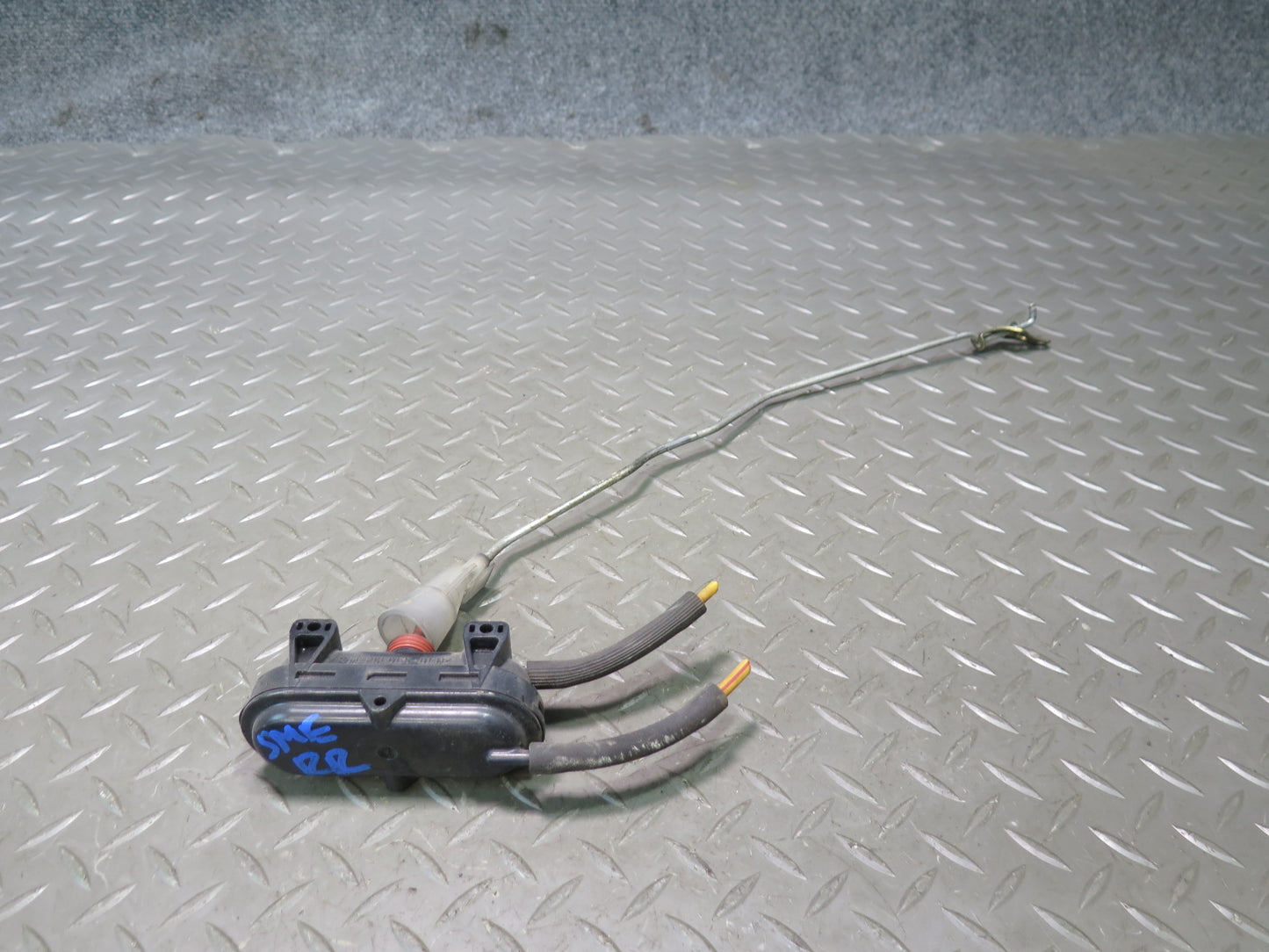 74-85 Mercedes W123 300D Rear Right Door Lock Vacuum Actuator OEM