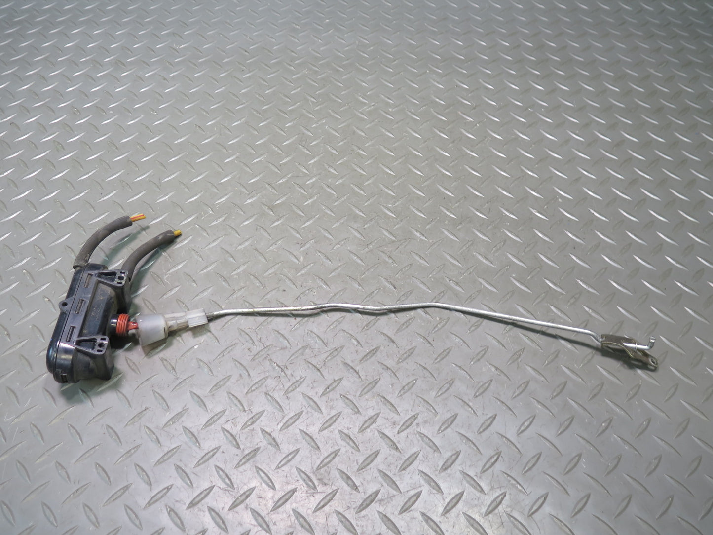 74-85 Mercedes W123 300D Rear Right Door Lock Vacuum Actuator OEM