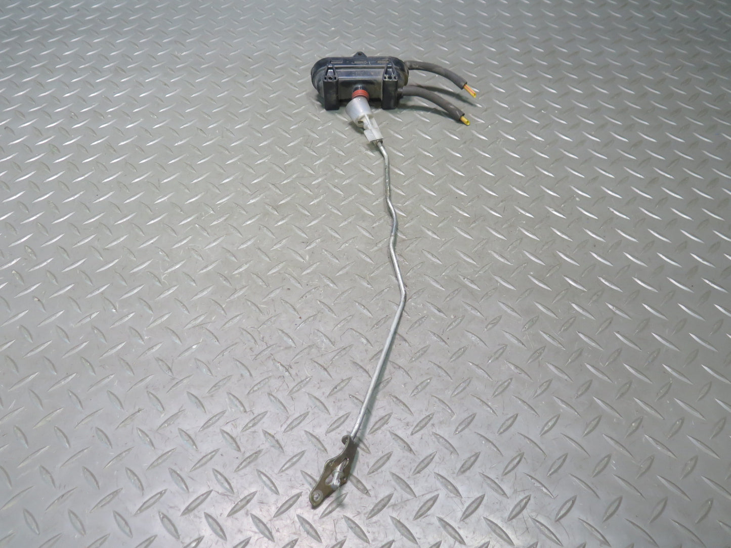 74-85 Mercedes W123 300D Rear Right Door Lock Vacuum Actuator OEM