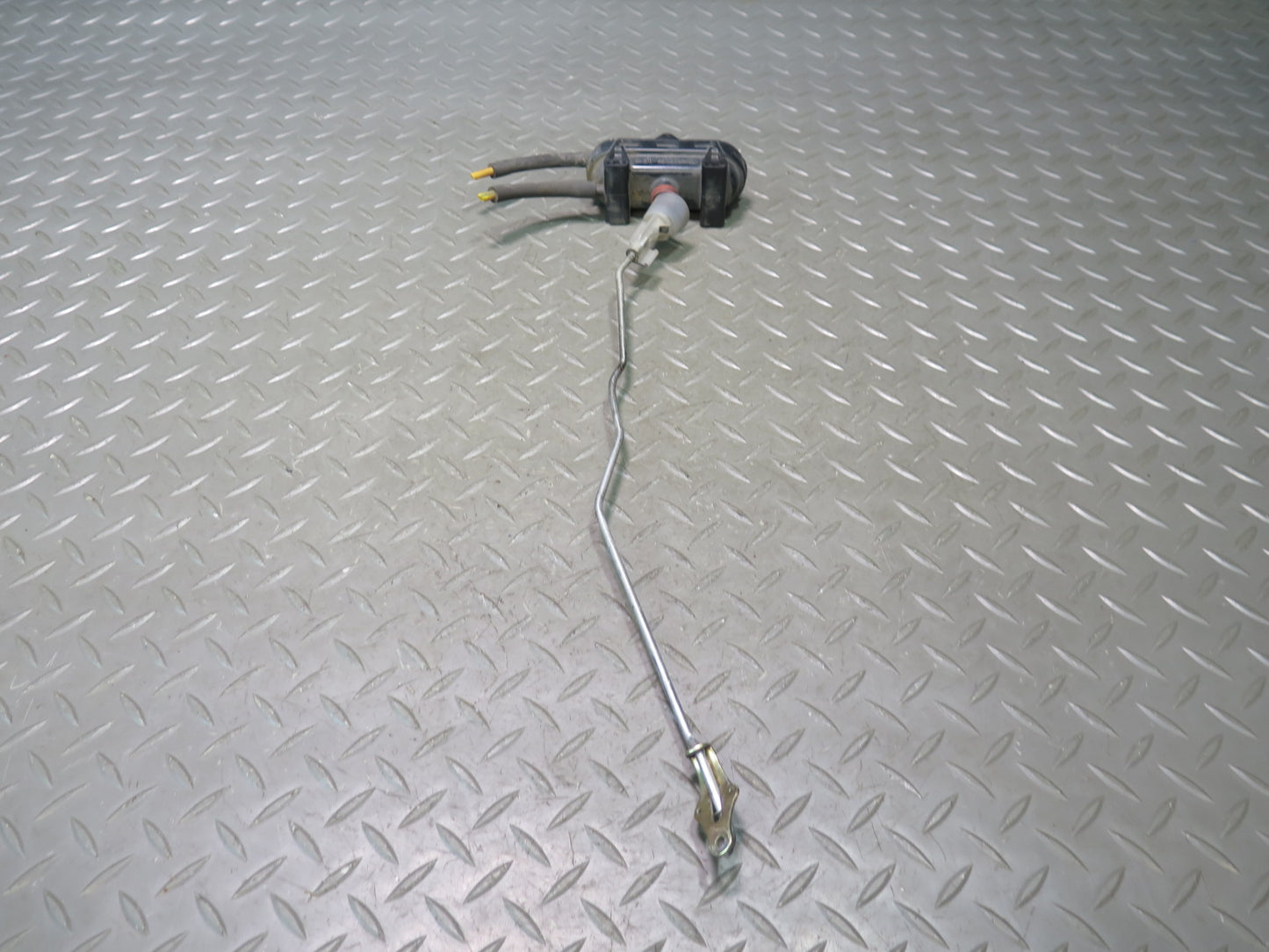 74-85 Mercedes W123 300D Rear Right Door Lock Vacuum Actuator OEM