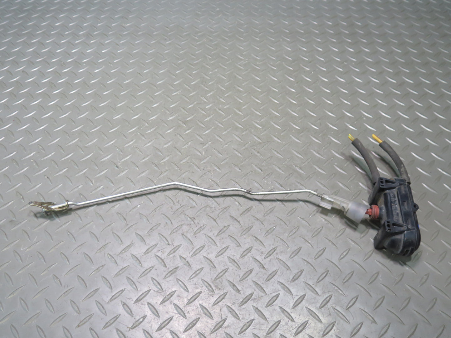 74-85 Mercedes W123 300D Rear Right Door Lock Vacuum Actuator OEM