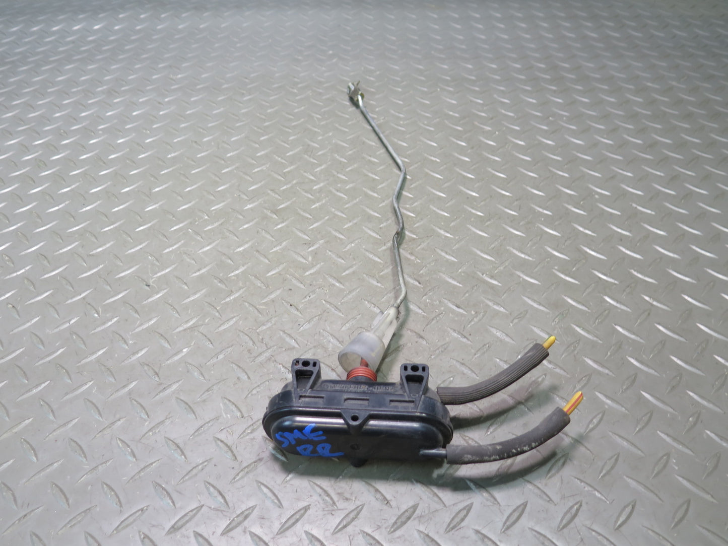 74-85 Mercedes W123 300D Rear Right Door Lock Vacuum Actuator OEM